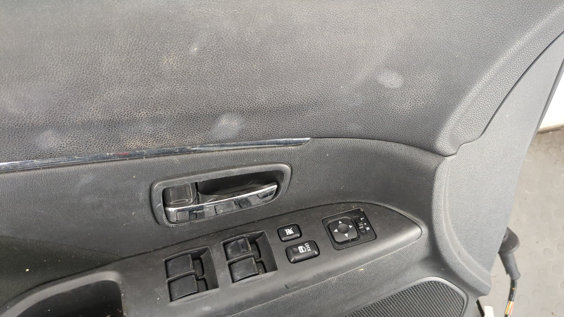 Дверь передняя левая