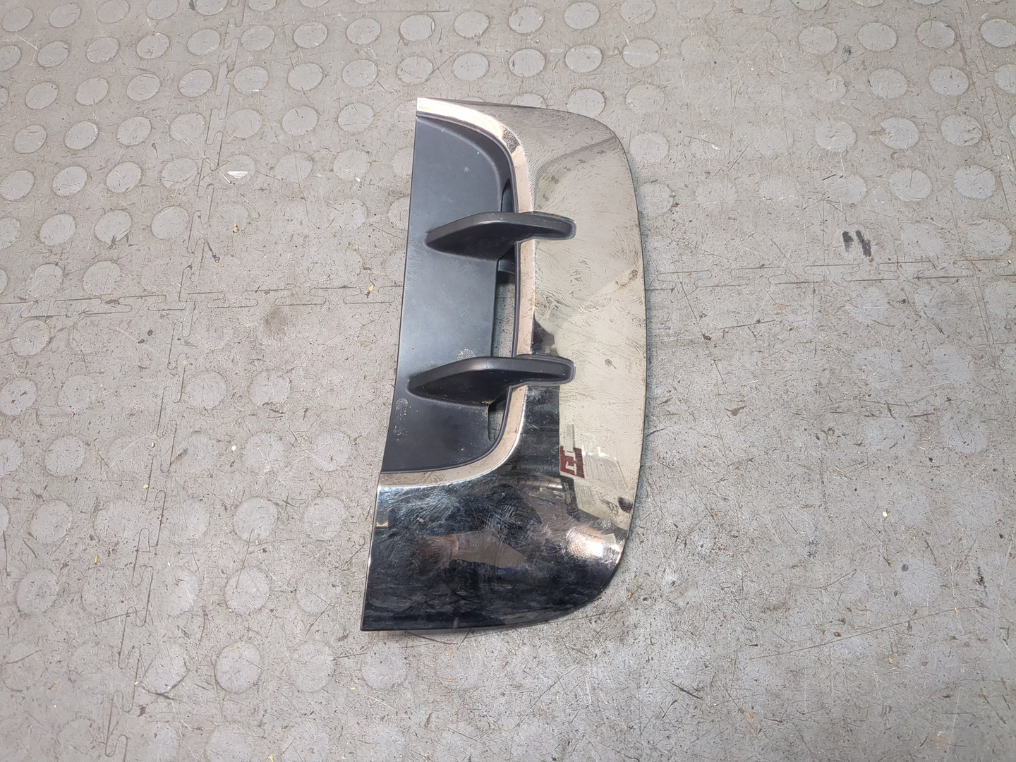 Накладка переднего крыла правого