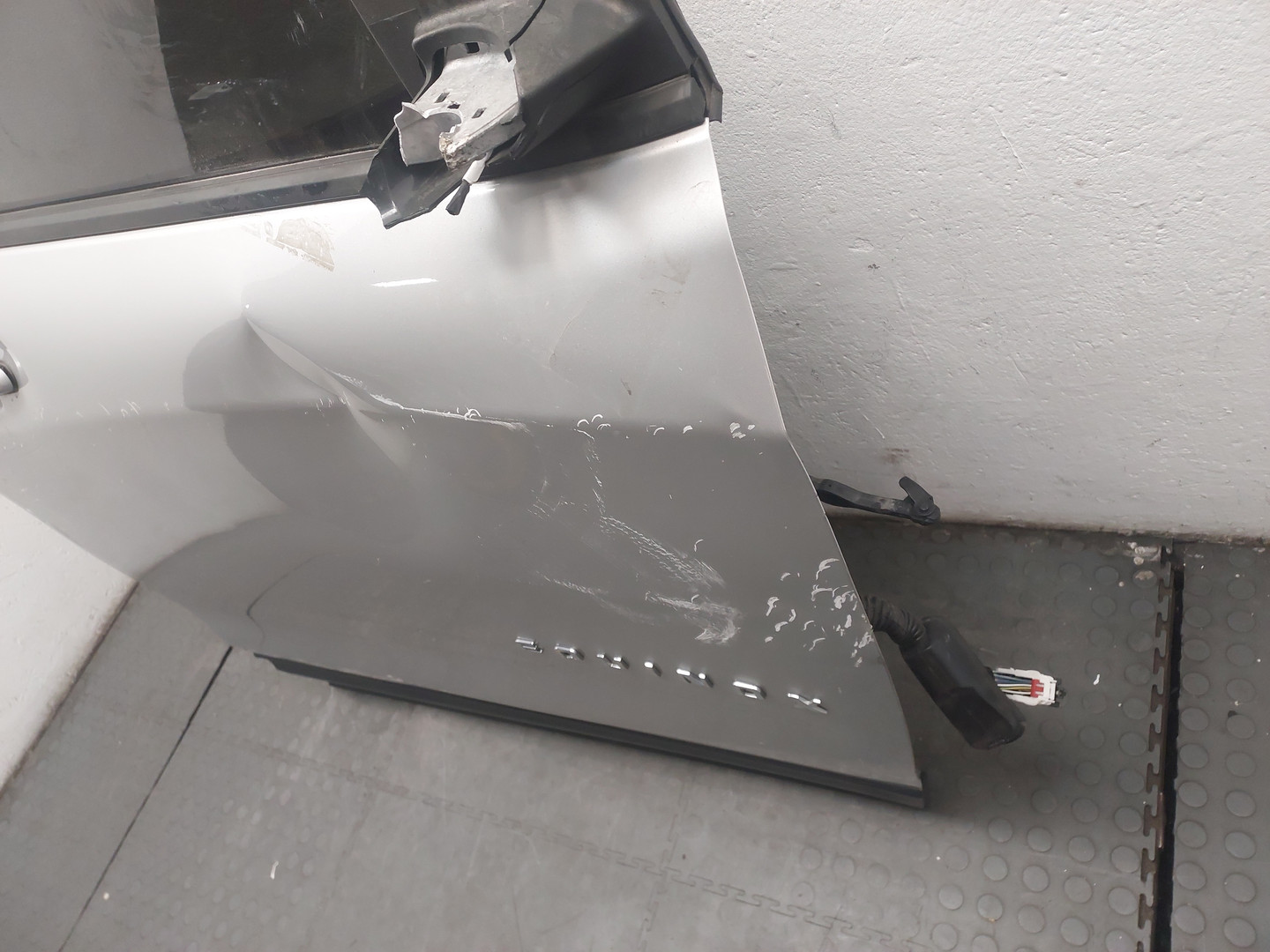 Дверь передняя правая