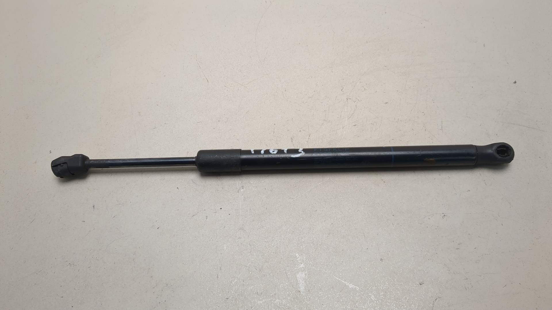 Амортизатор капота