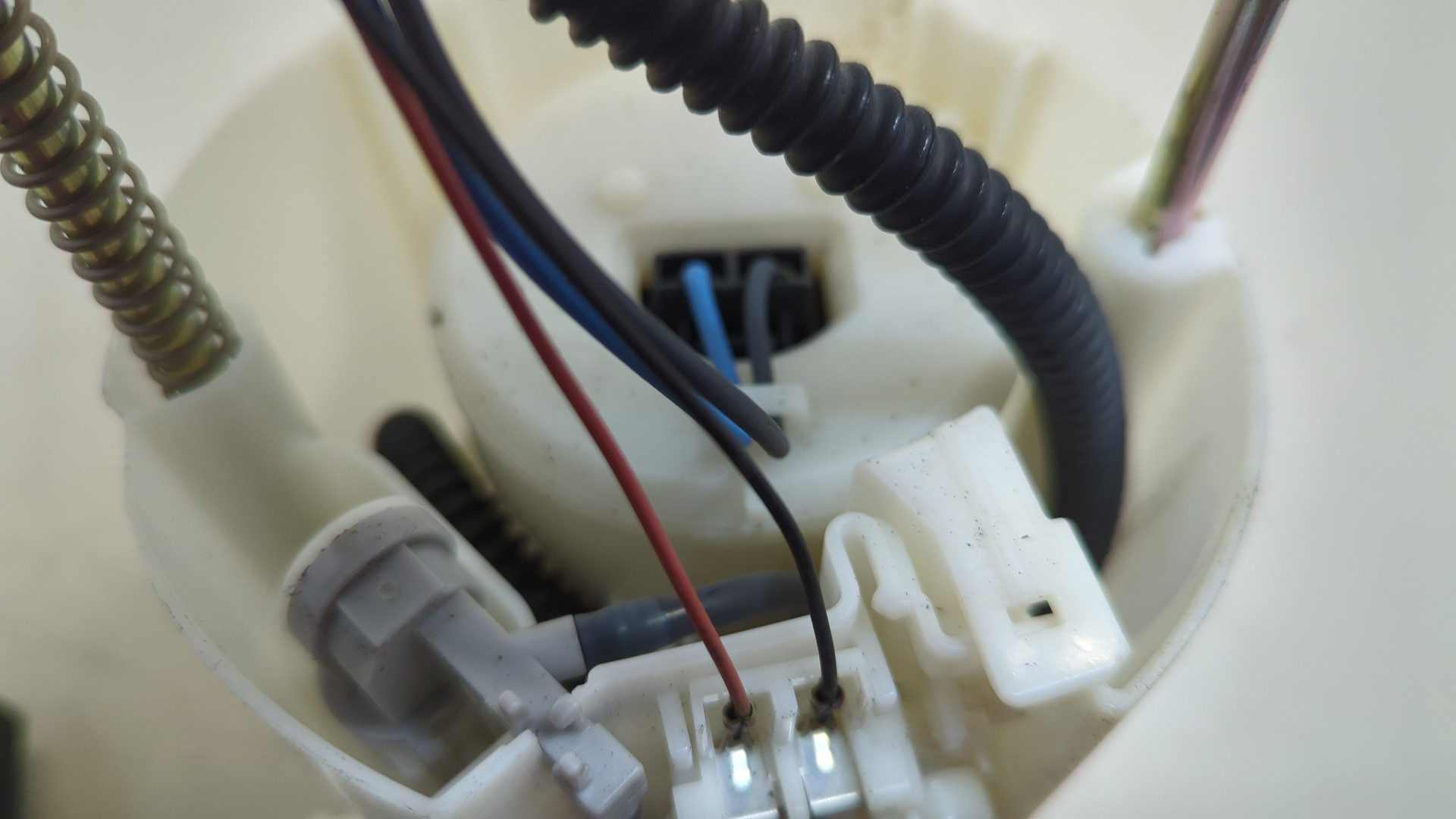 Насос топливный электрический