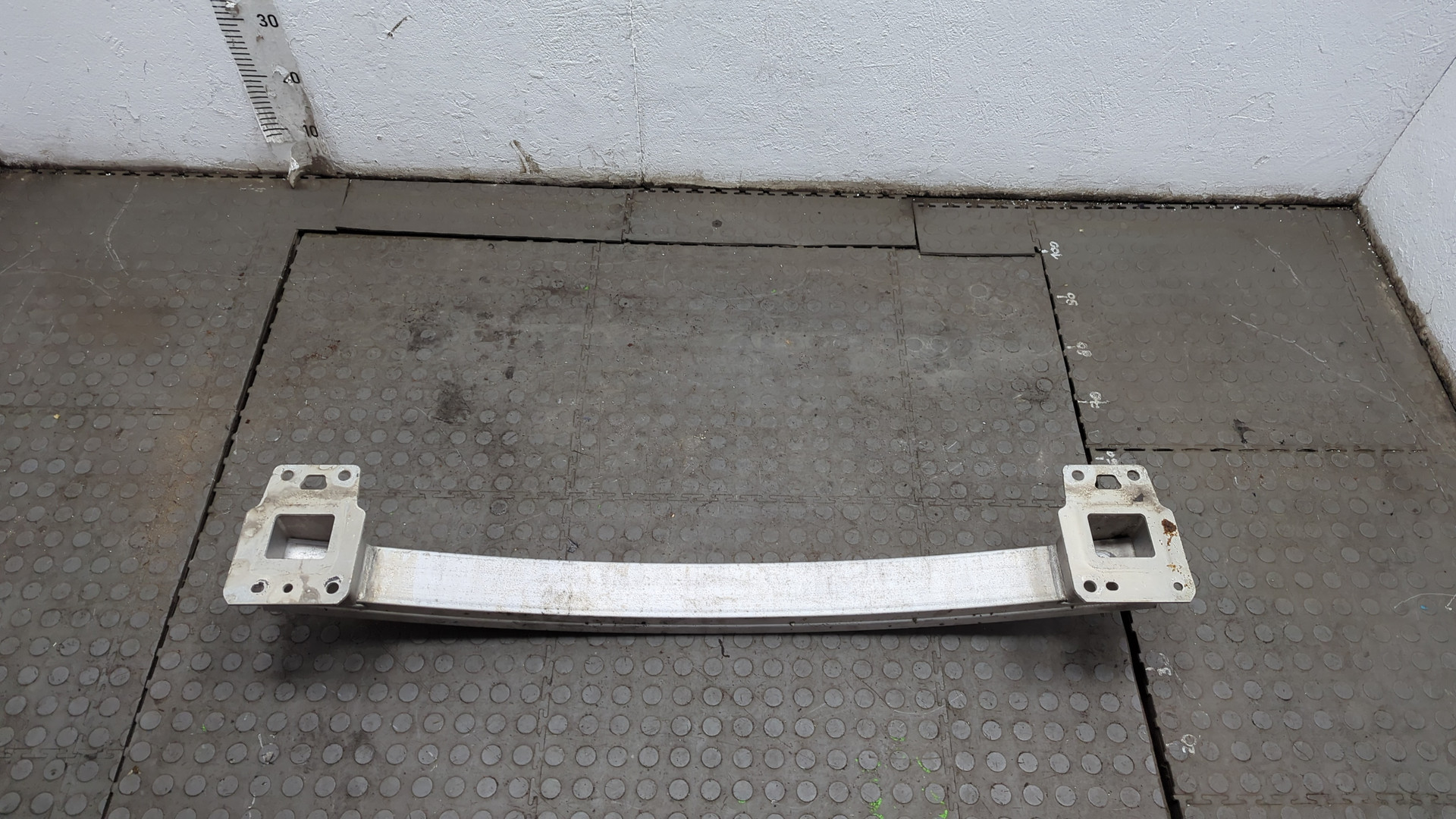 Усилитель заднего бампера