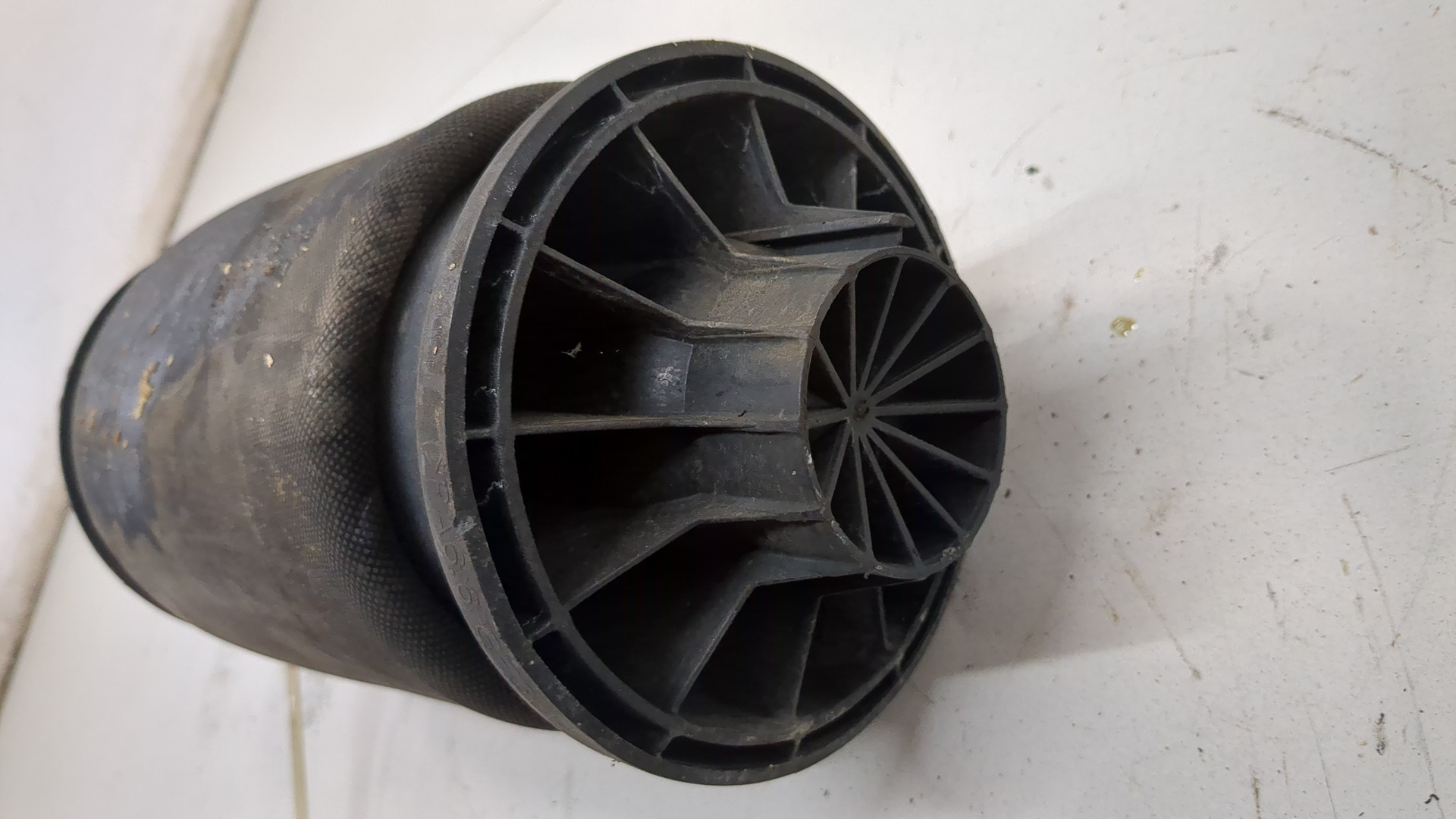 Амортизатор задний (стойка)