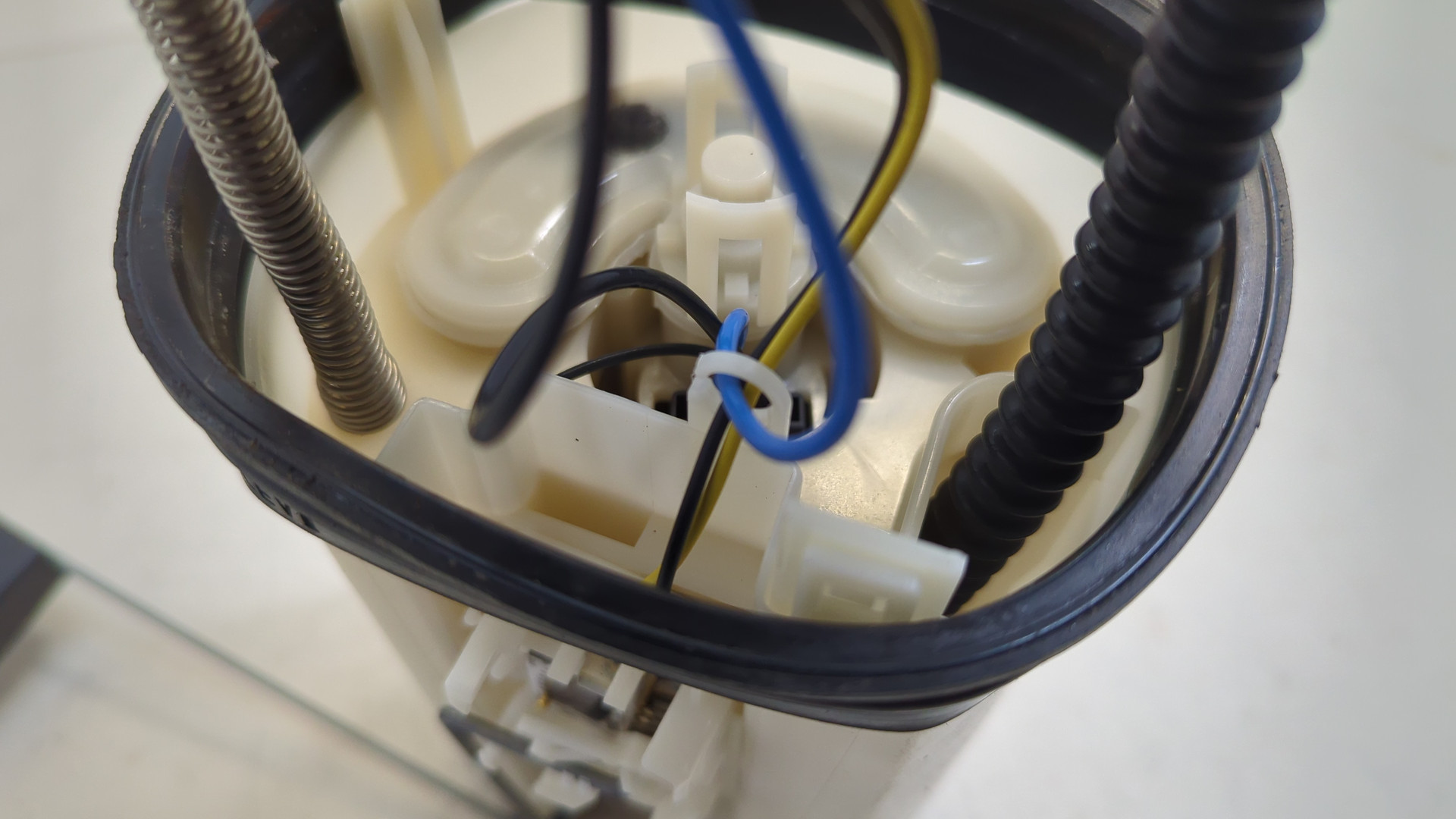 Насос топливный электрический