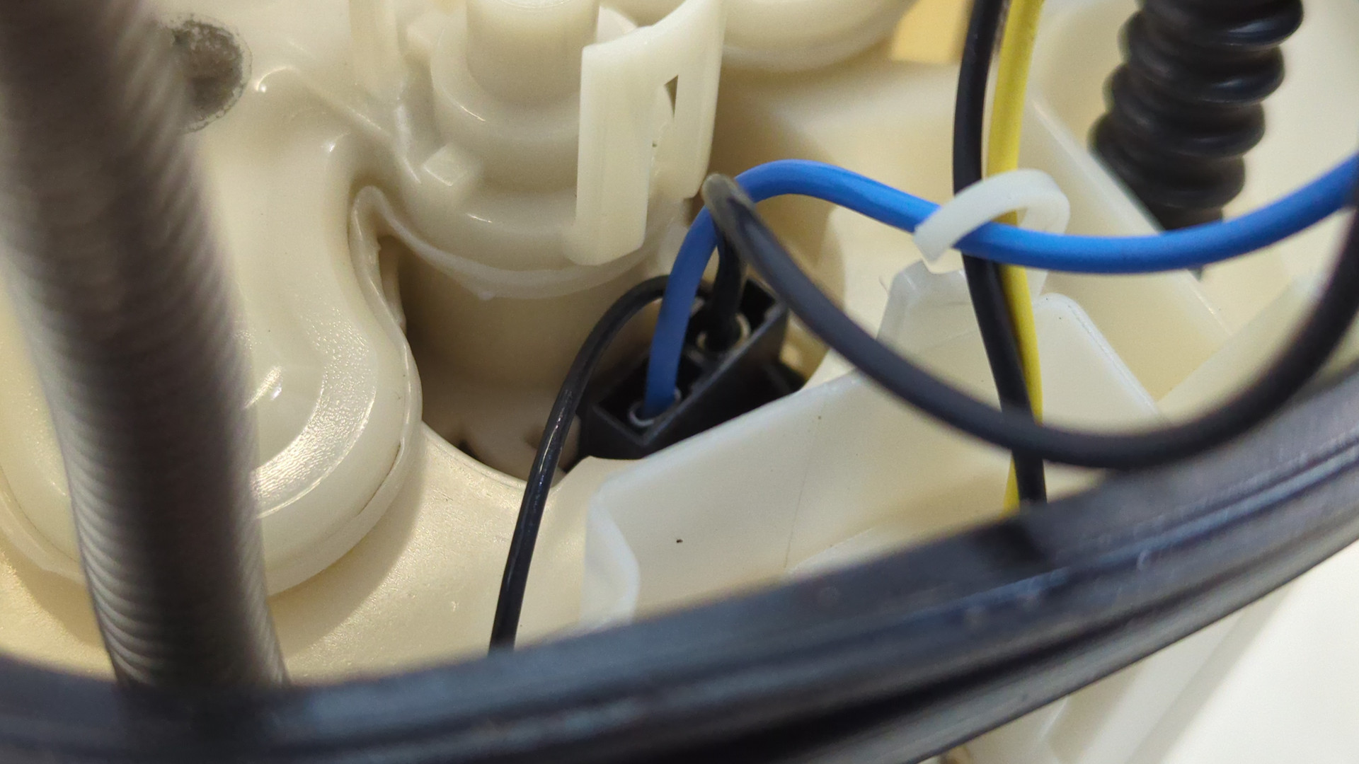 Насос топливный электрический