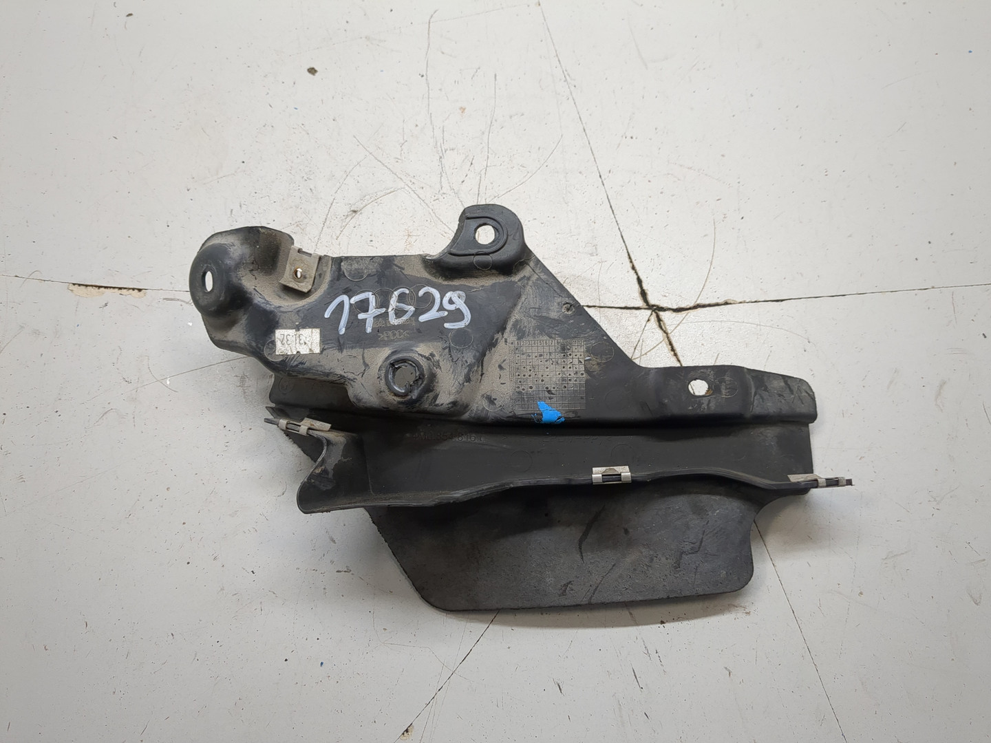 Брызговик задний правый