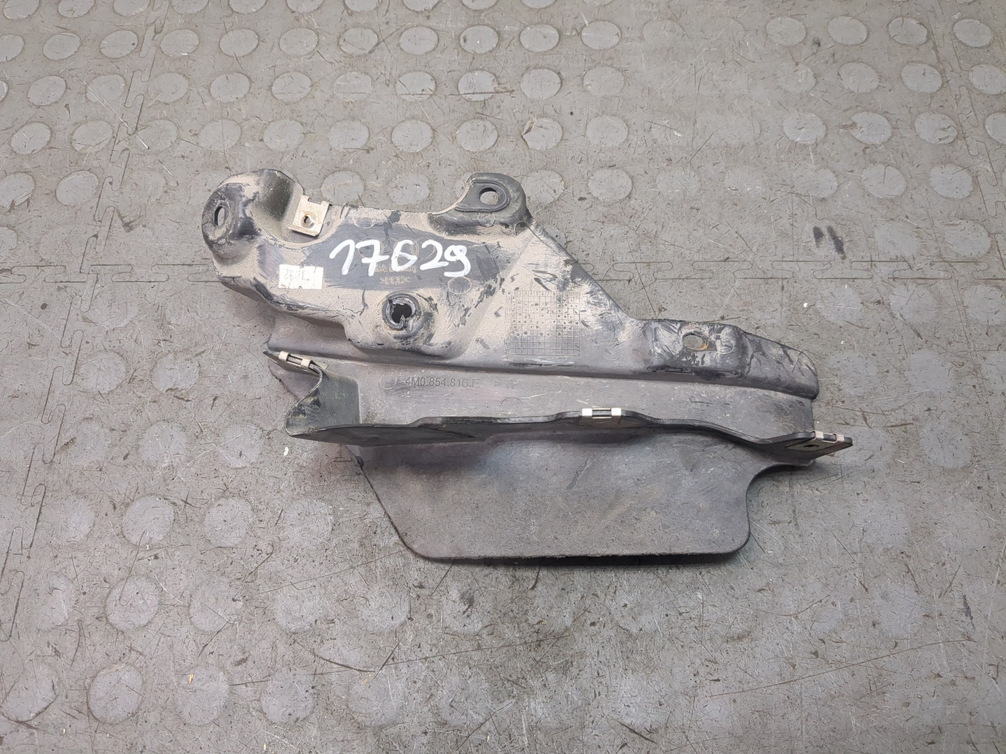 Брызговик задний правый