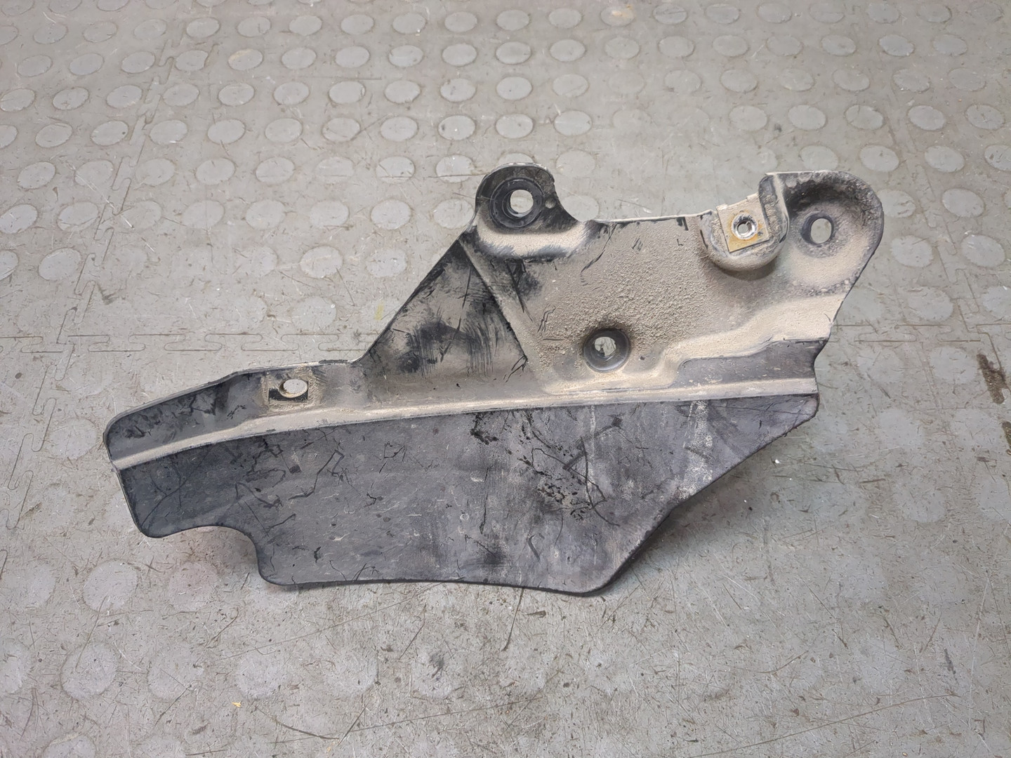 Брызговик задний правый