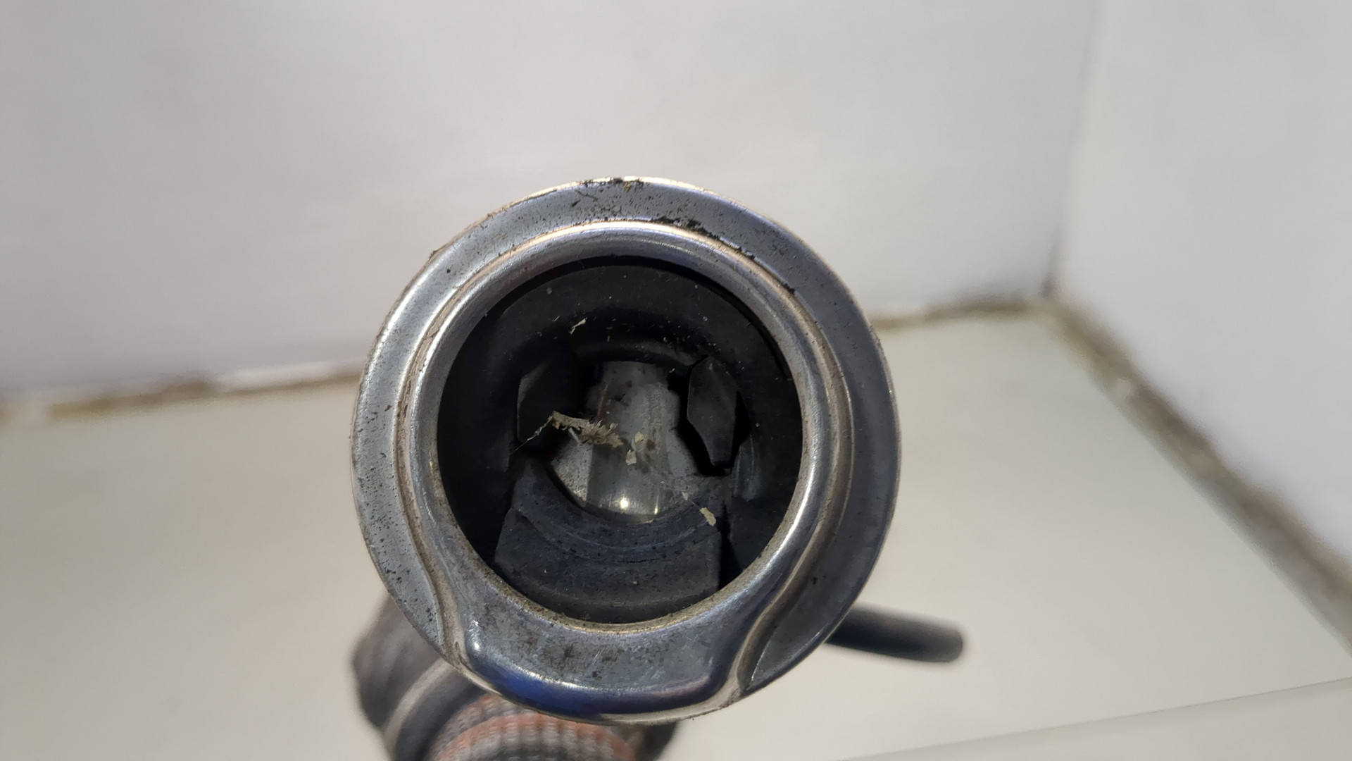 Горловина топливного бака