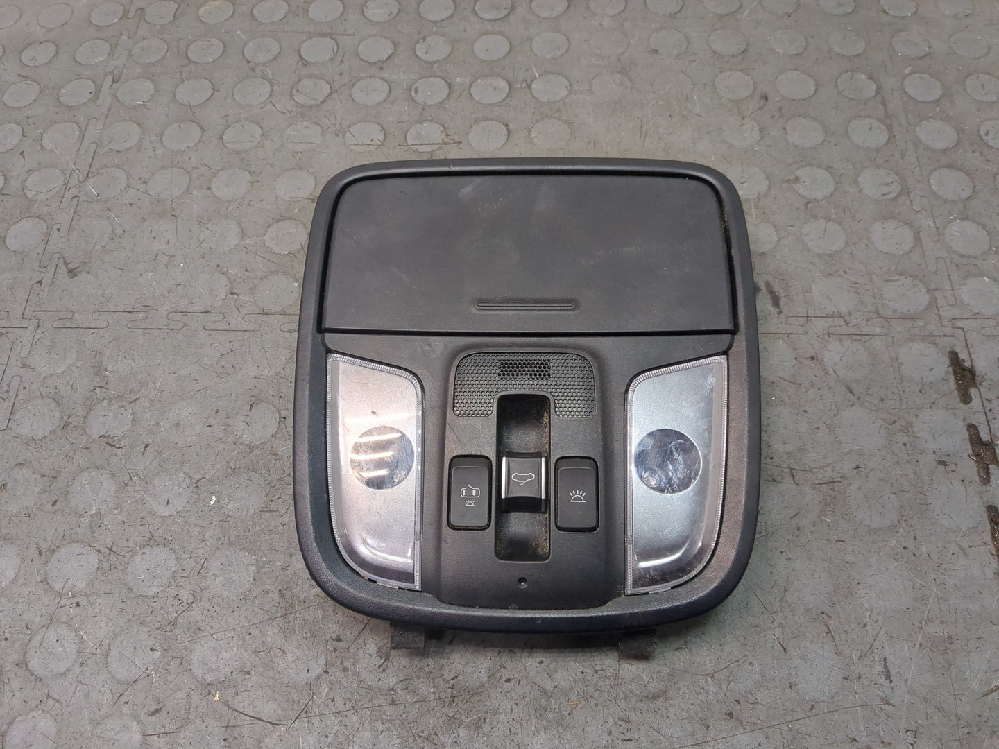 Плафон салонный