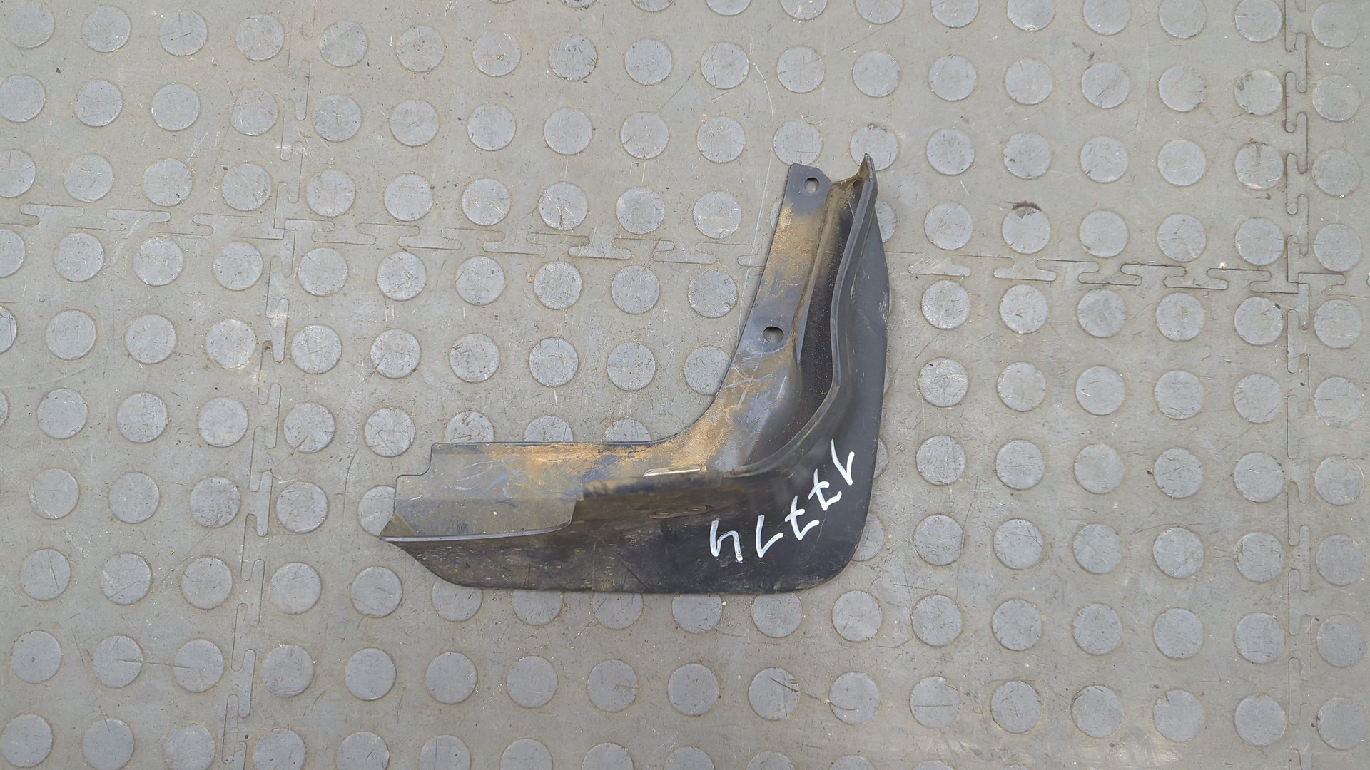 Брызговик задний правый