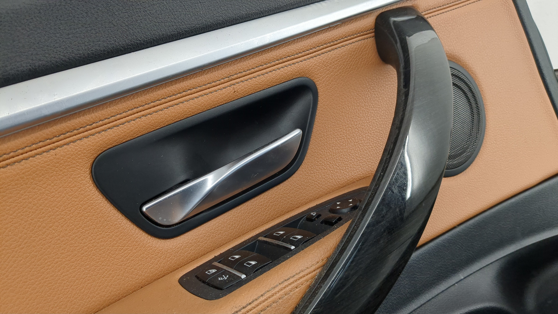 Дверь передняя левая