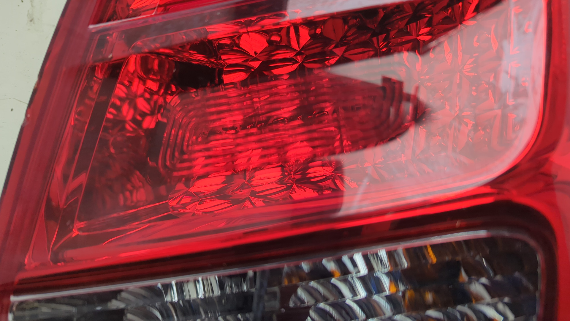 Фонарь задний правый