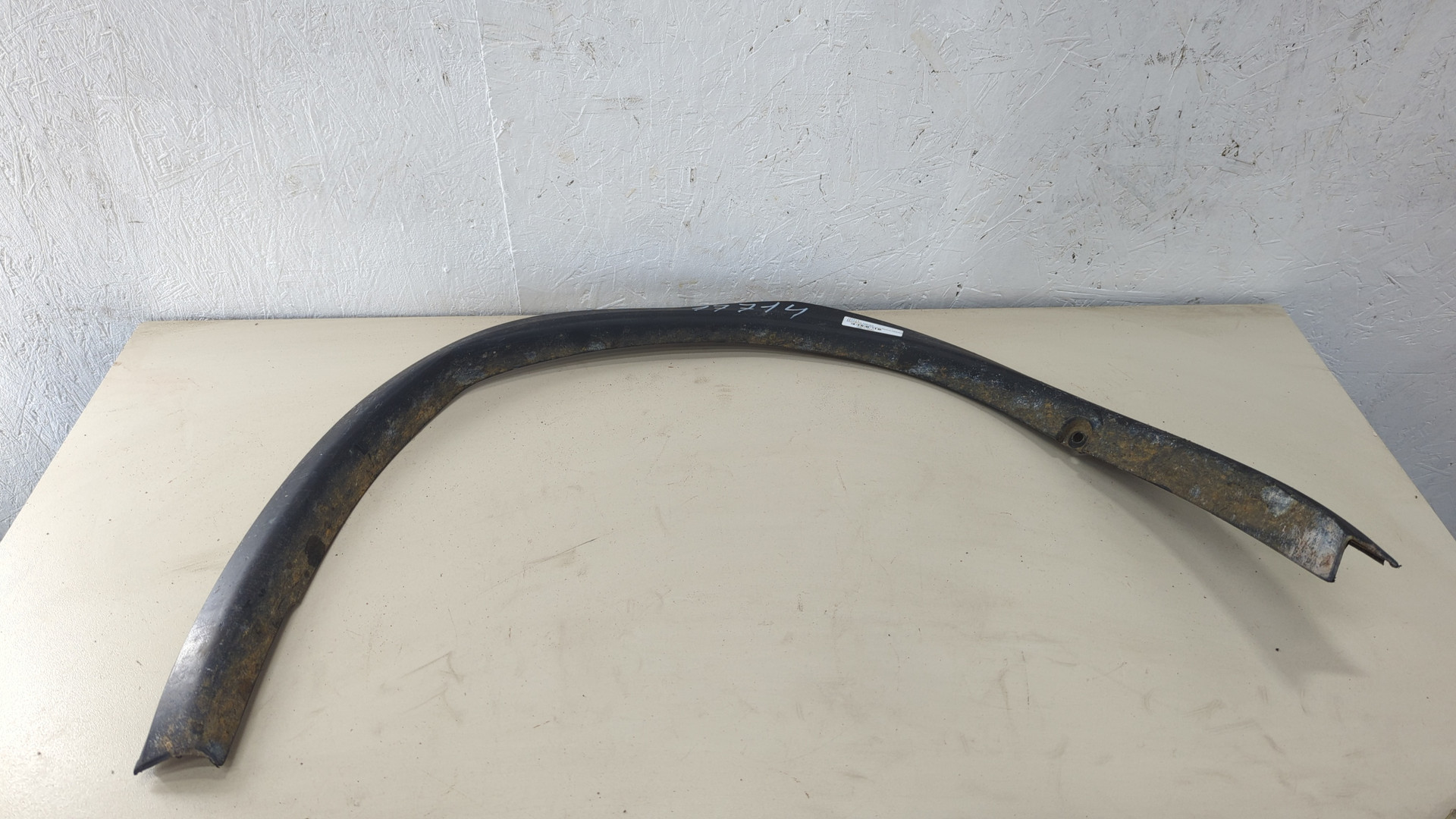 Накладка переднего крыла правого