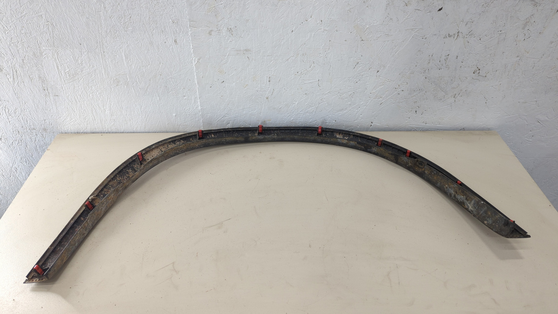 Накладка переднего крыла левого