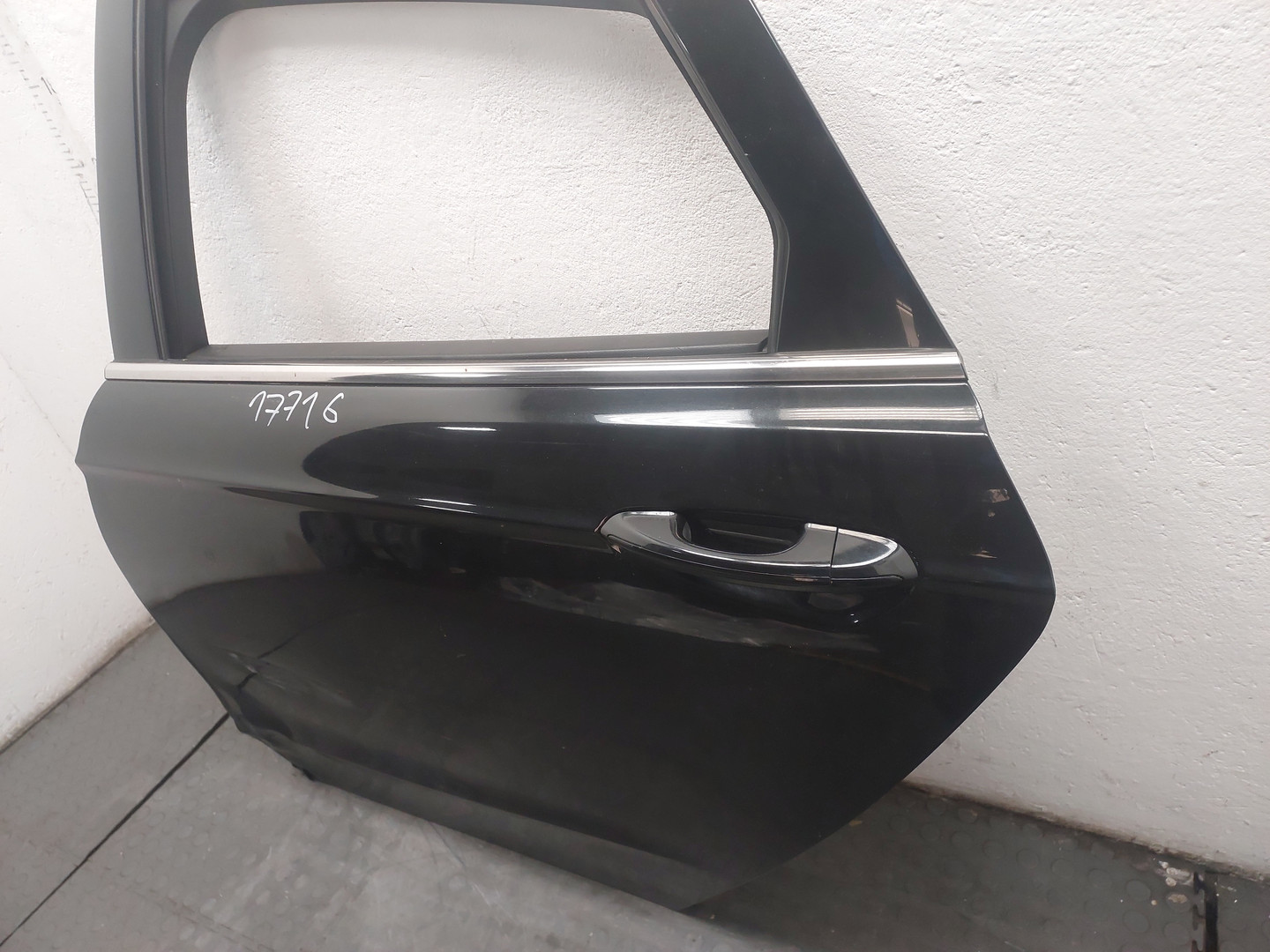 Дверь задняя левая