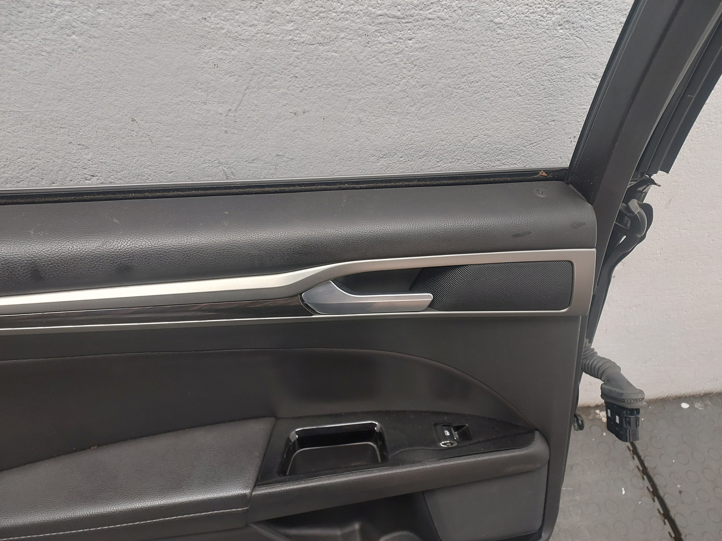 Дверь задняя левая