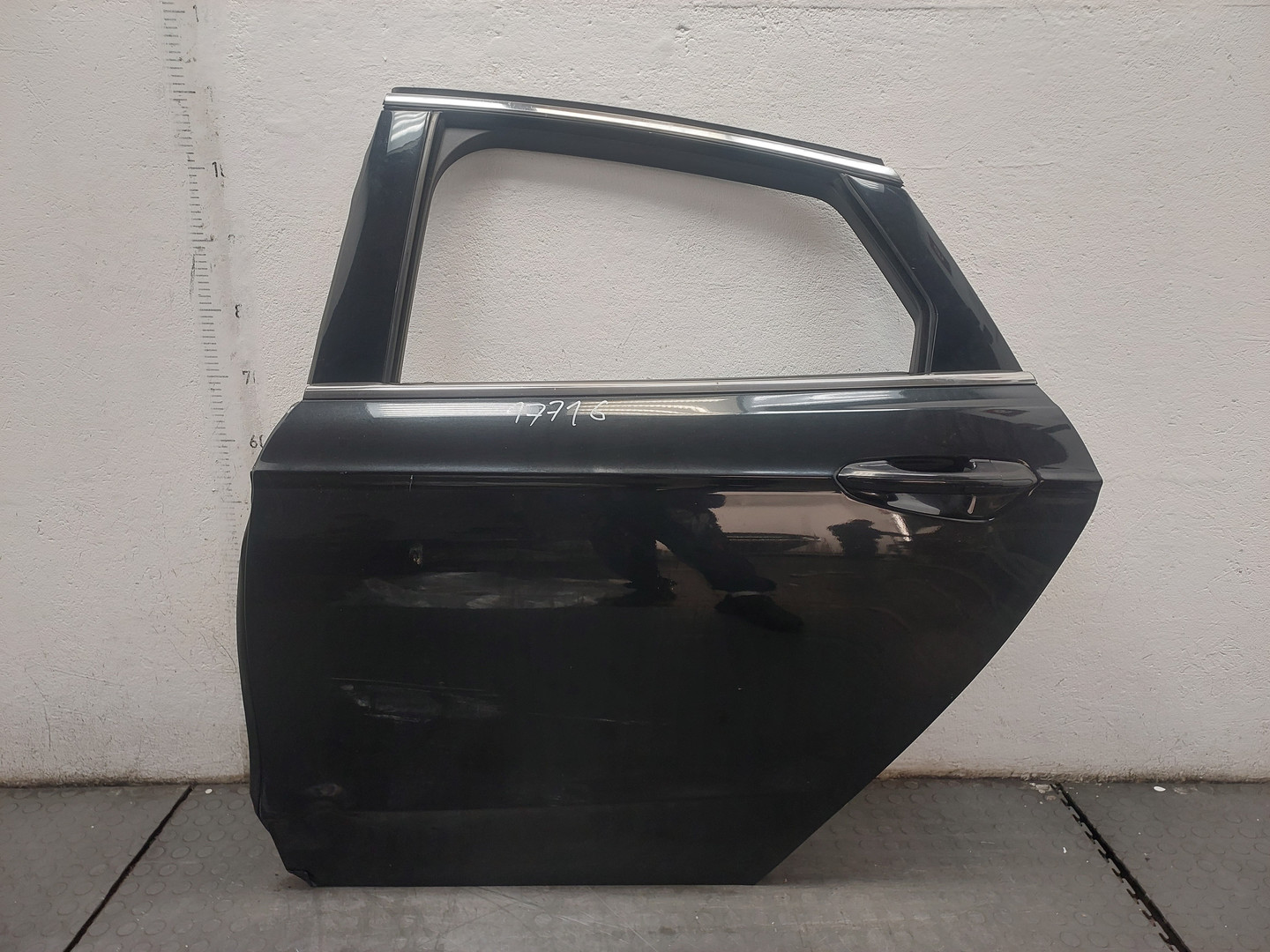 Дверь задняя левая