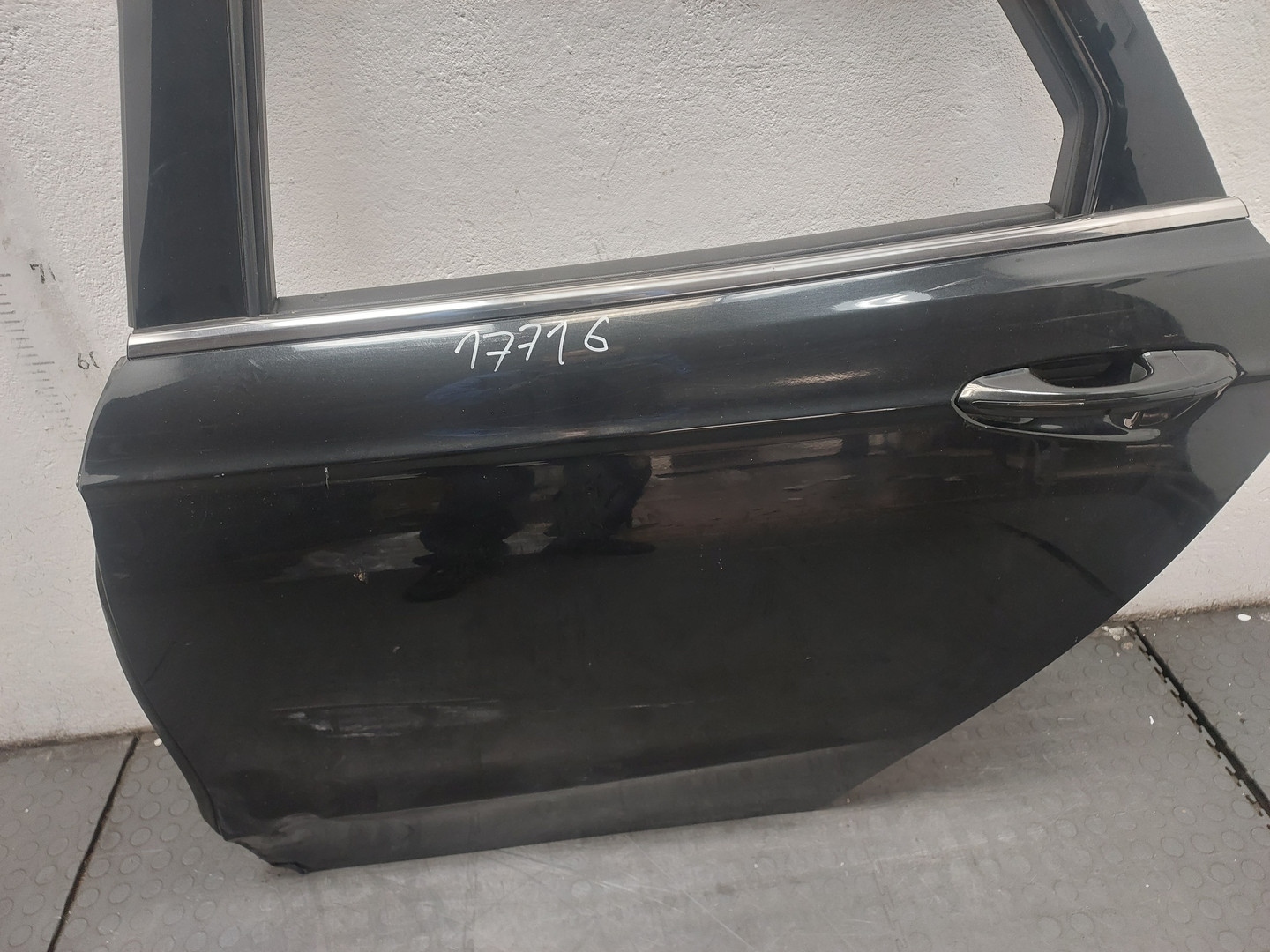 Дверь задняя левая