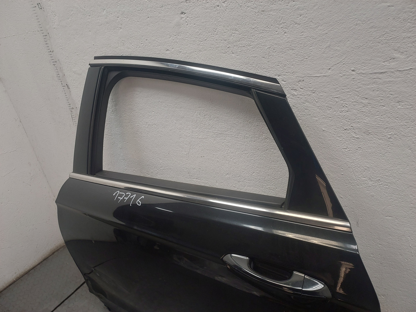 Дверь задняя левая