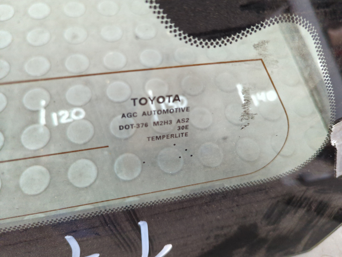 Стекло боковое