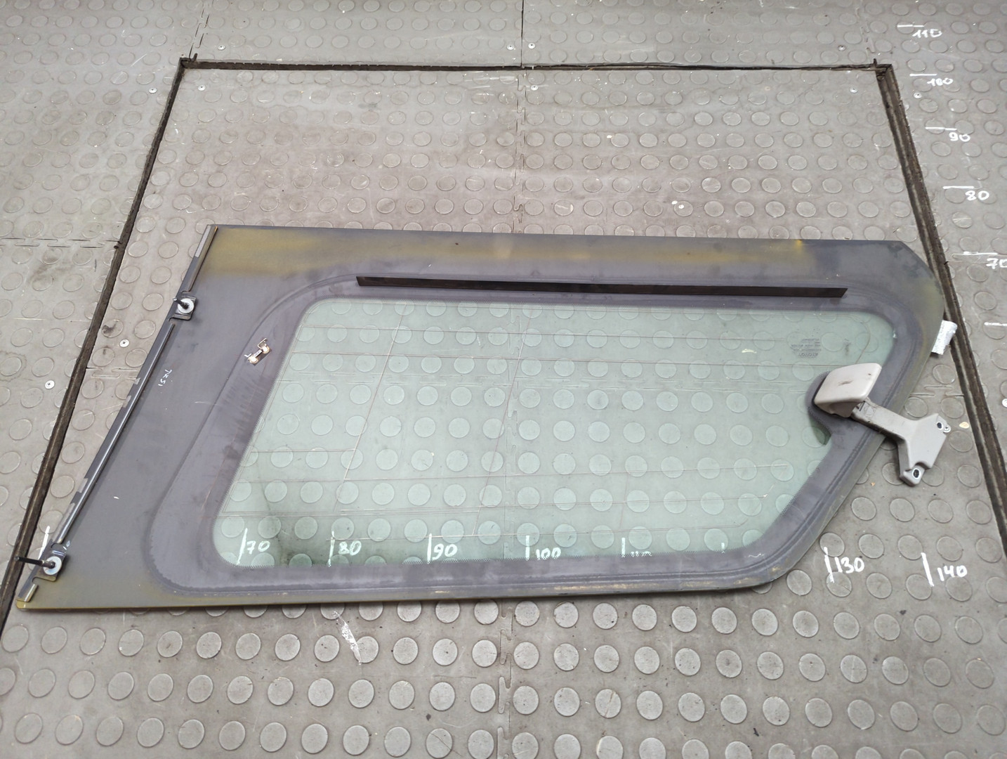 Стекло боковое