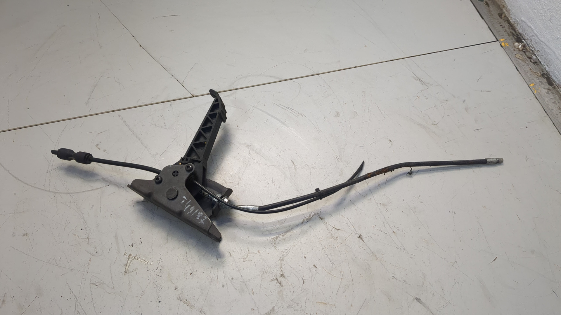 Рычаг стояночного тормоза