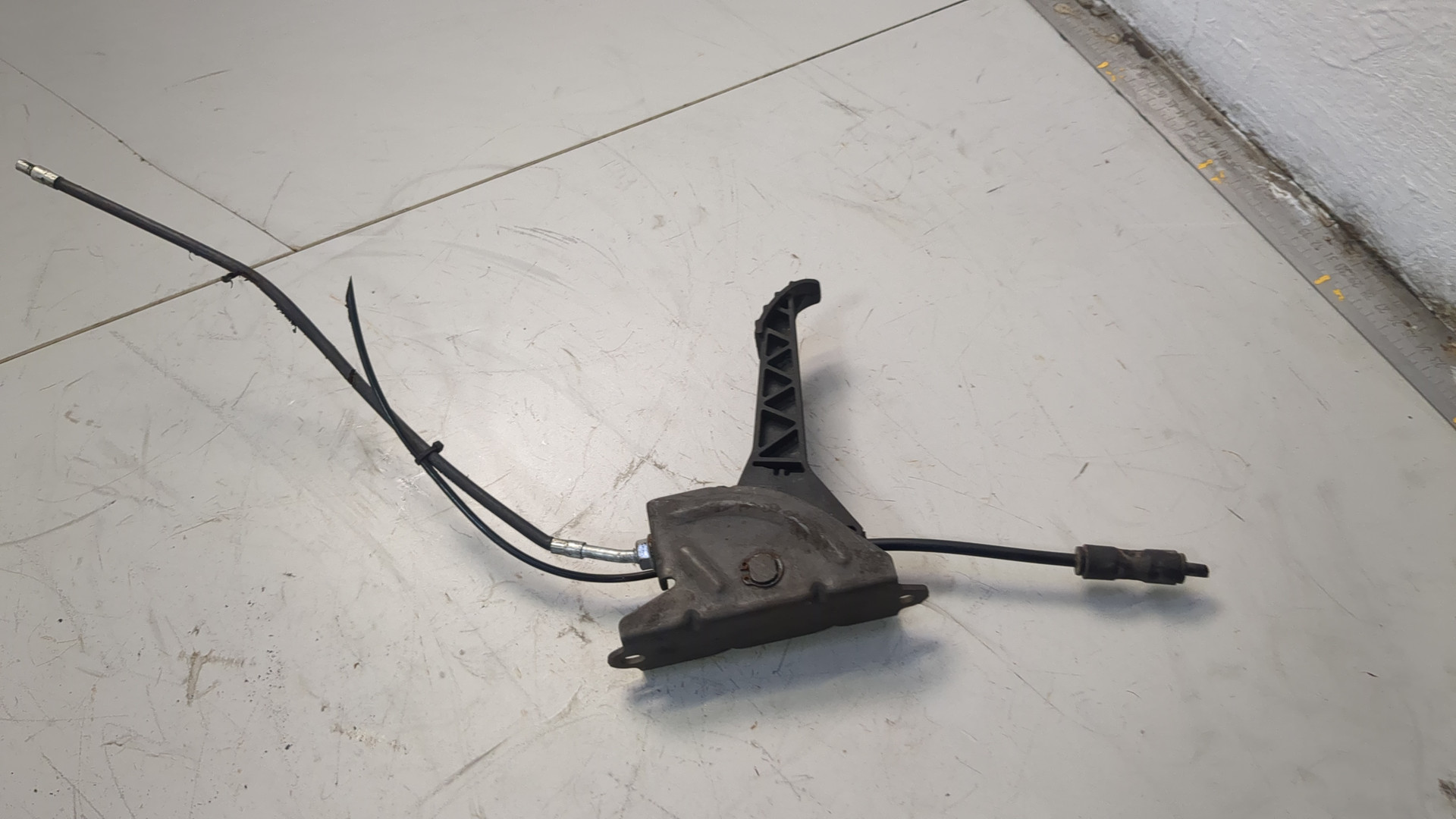 Рычаг стояночного тормоза