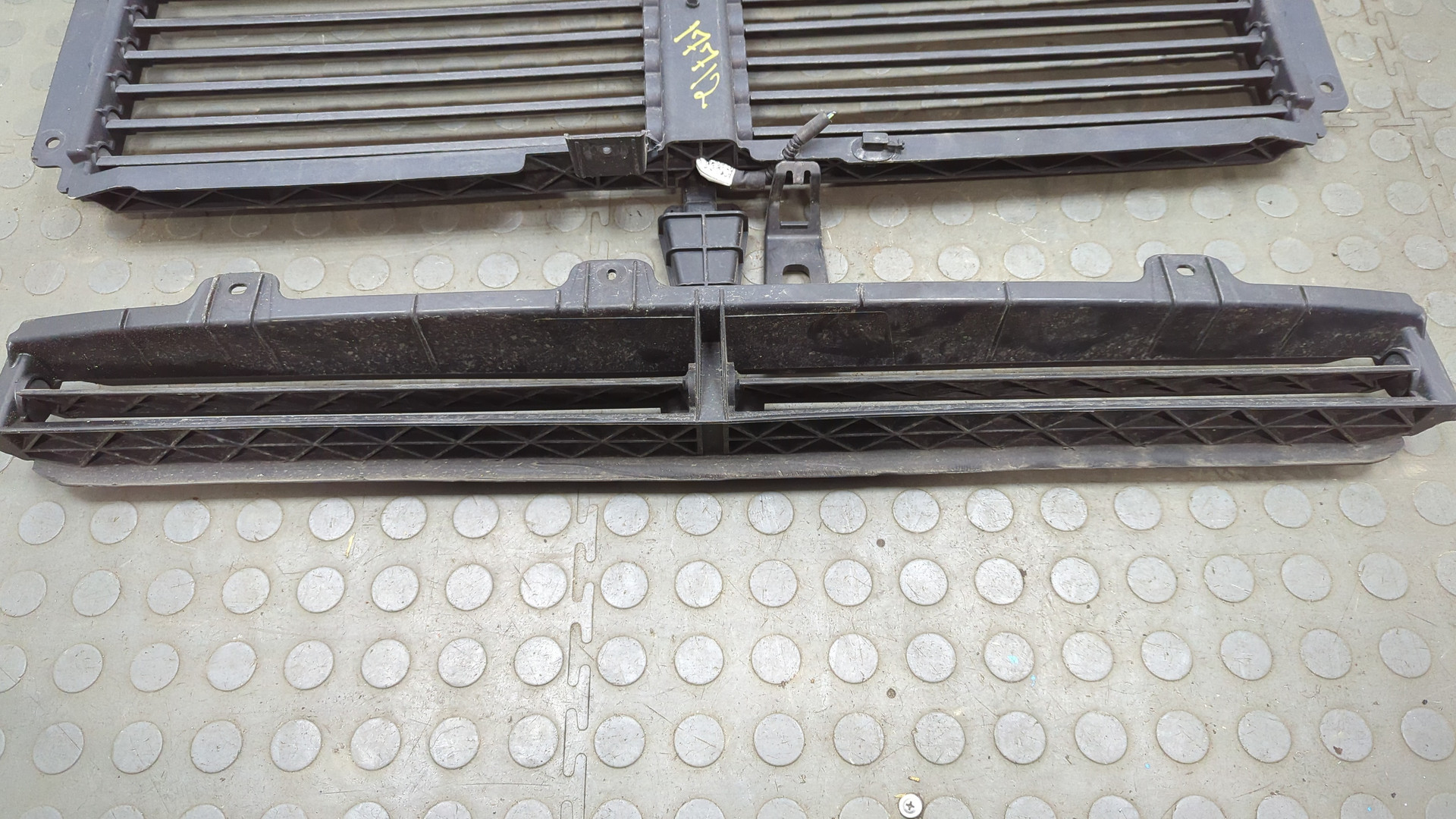 Жалюзи (воздуховод) бампера переднего