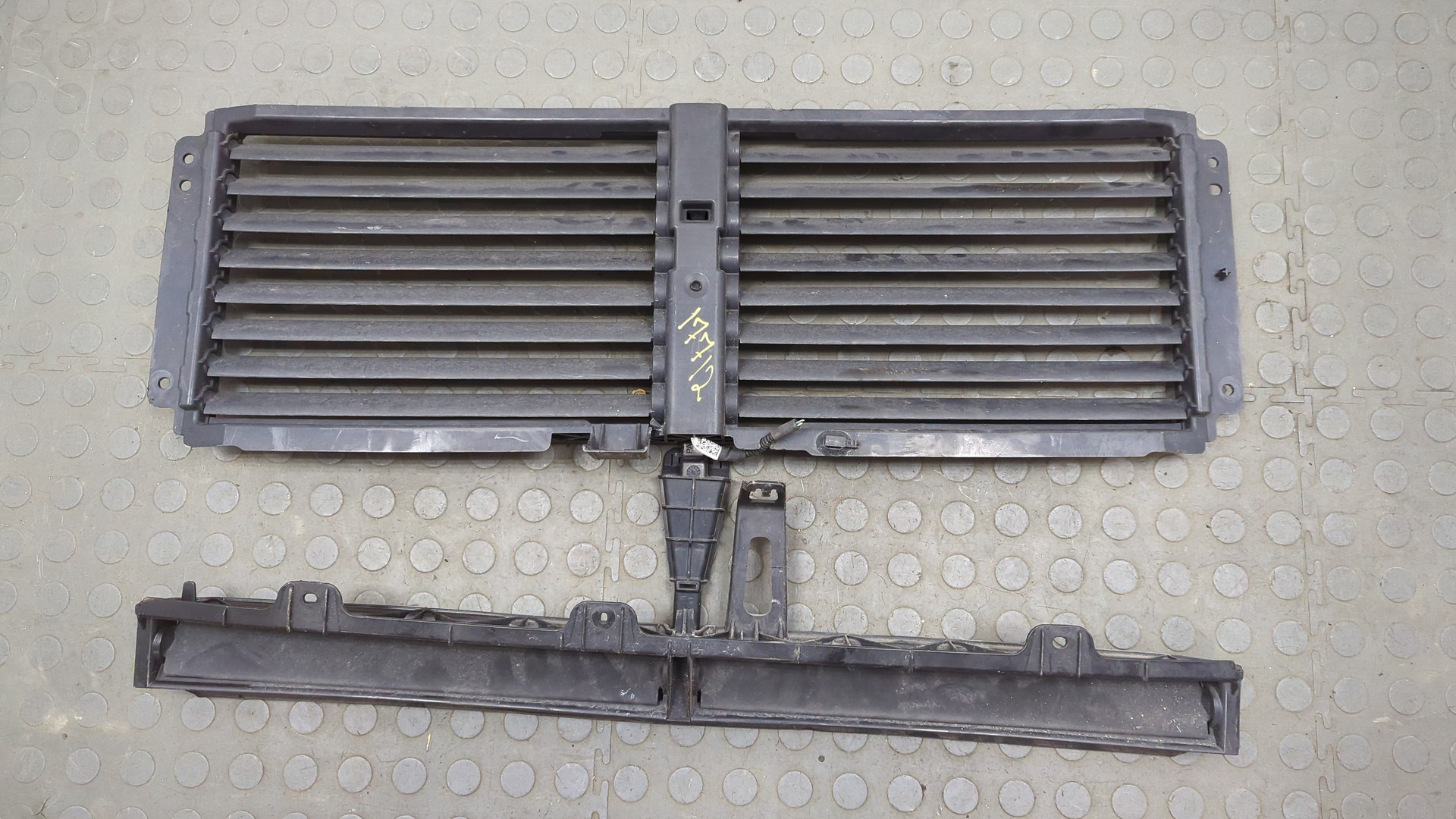 Жалюзи (воздуховод) бампера переднего