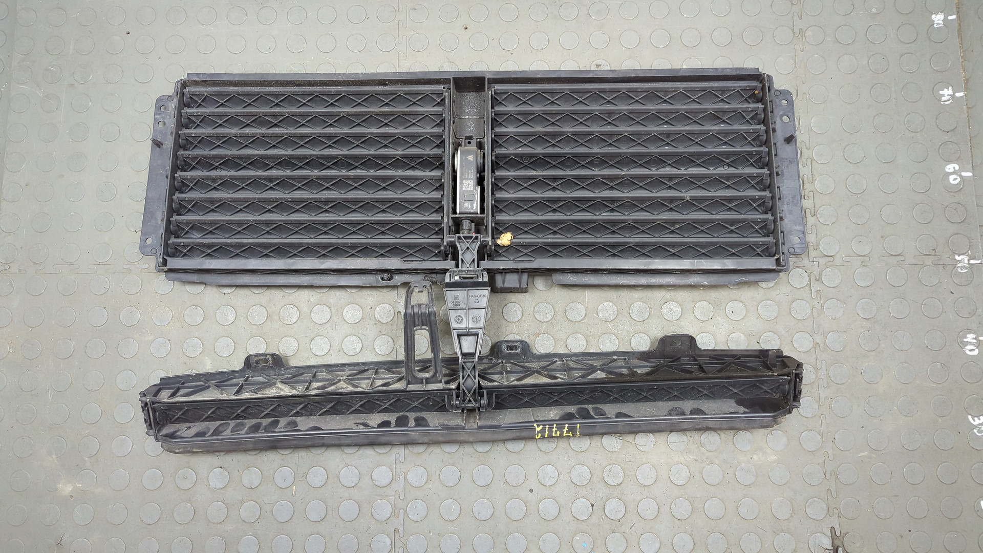 Жалюзи (воздуховод) бампера переднего