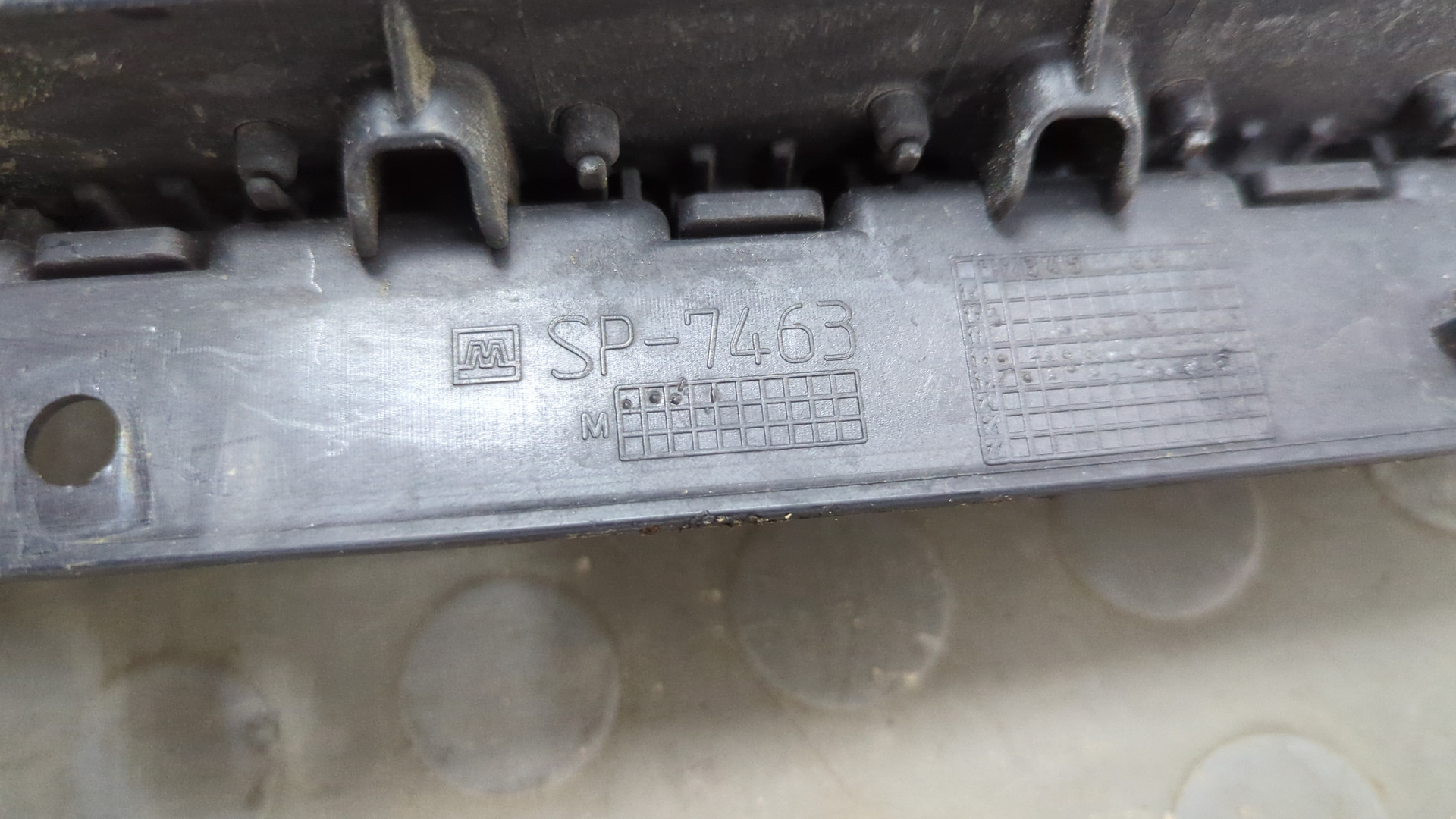 Жалюзи (воздуховод) бампера переднего