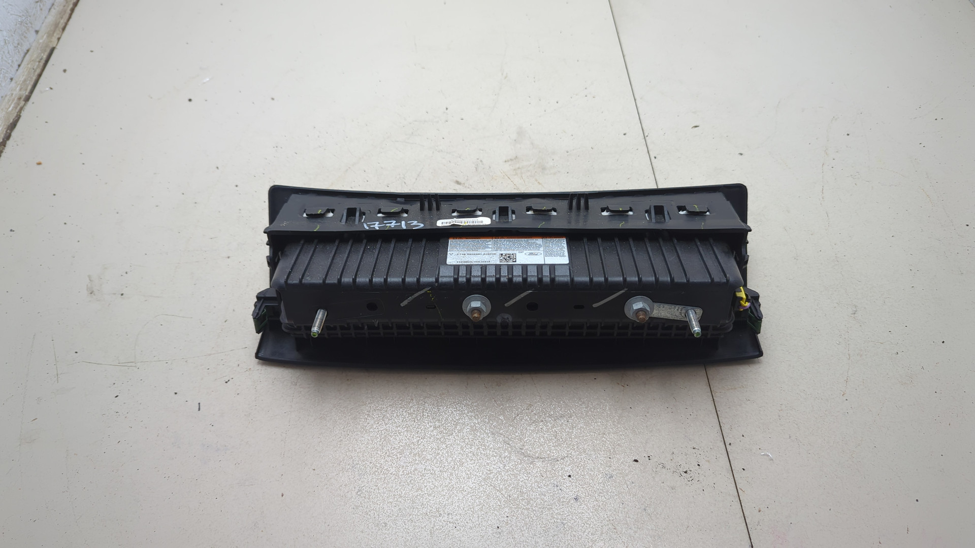 Подушка безопасности нижняя (для колен)