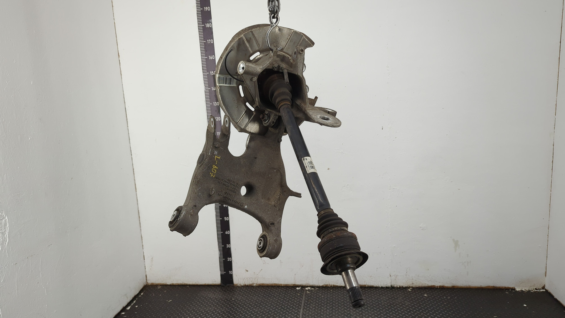 Кулак поворотный задний правый