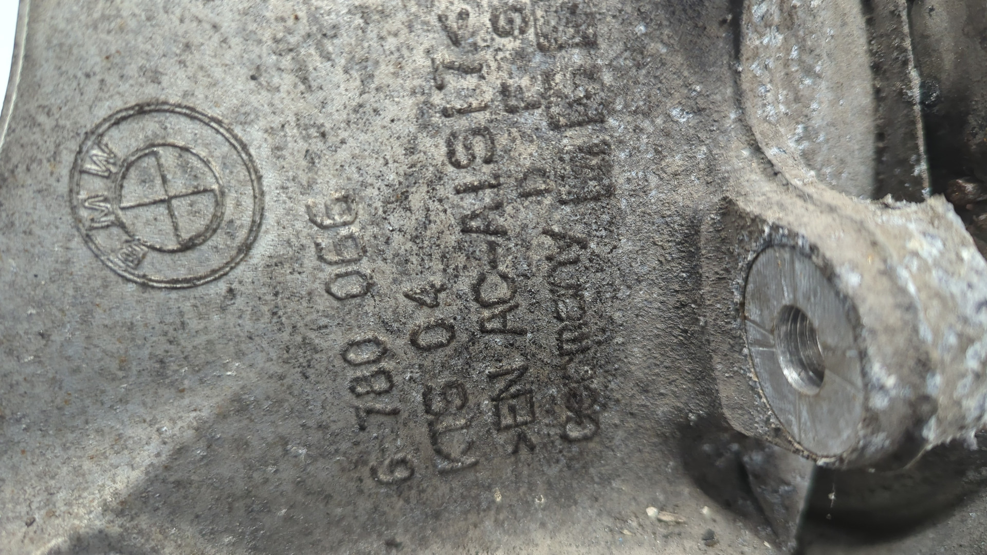 Кулак поворотный задний правый