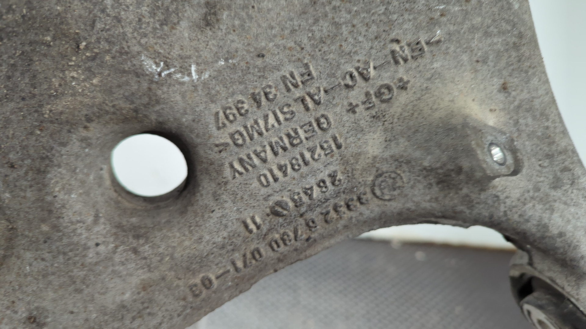 Кулак поворотный задний левый