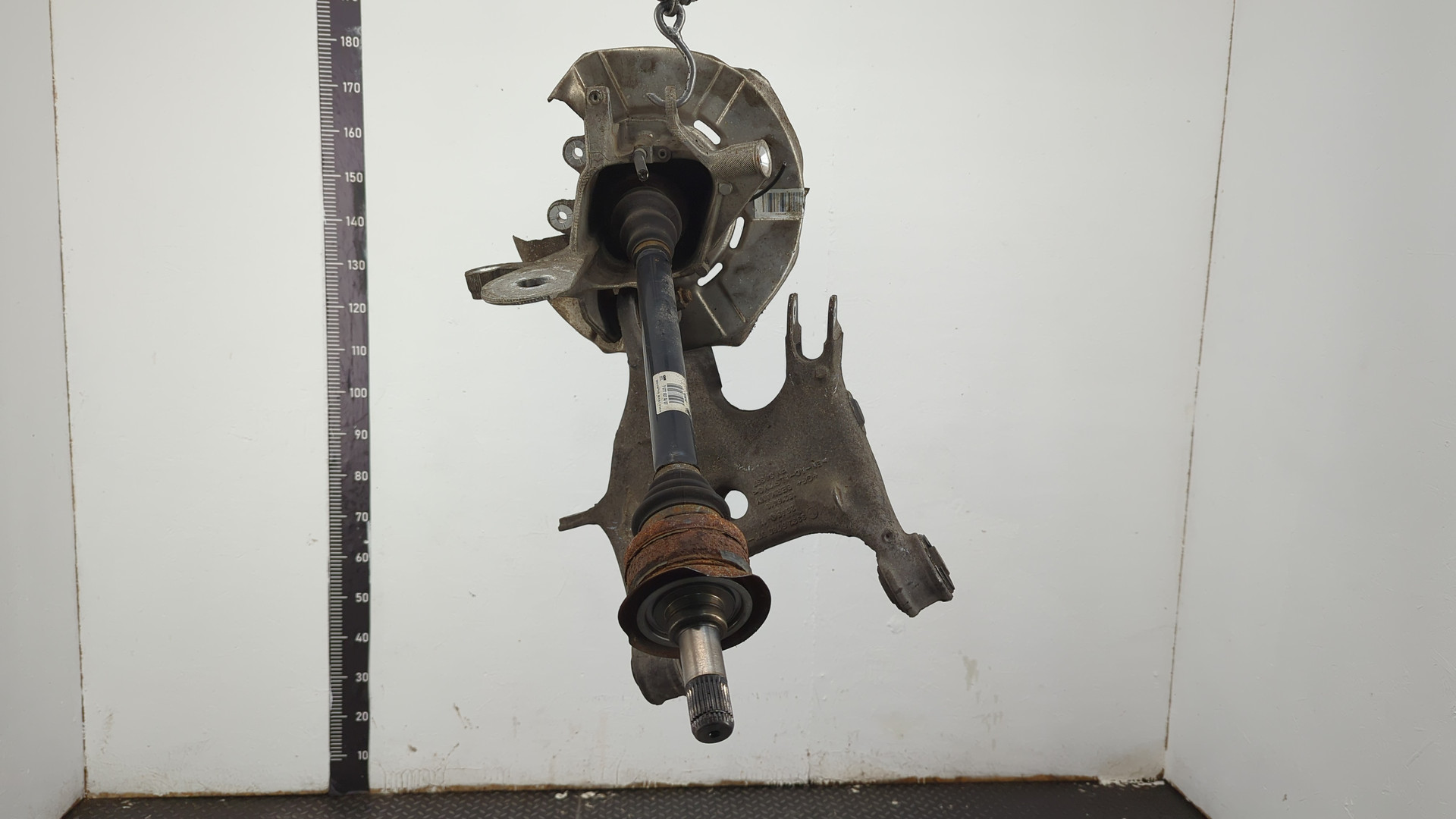 Кулак поворотный задний левый