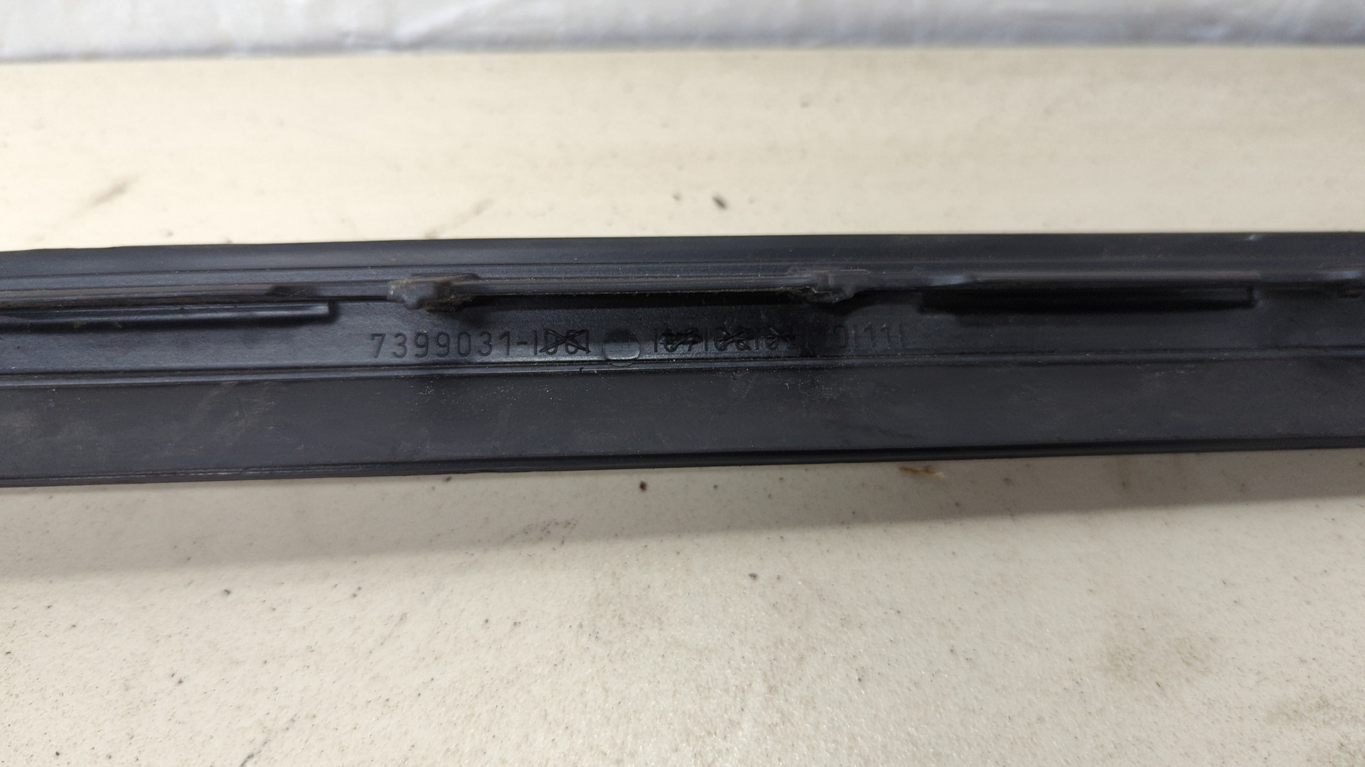 Молдинг лобового стекла