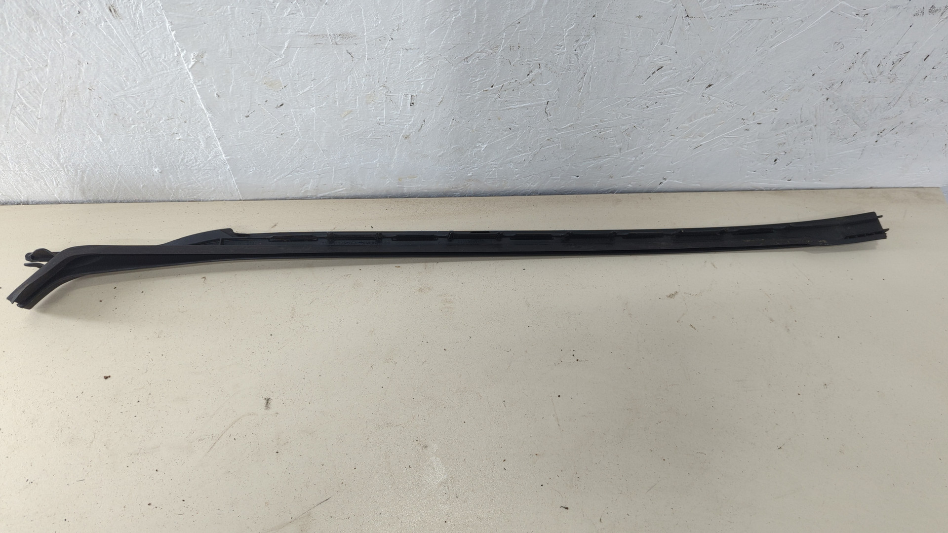 Молдинг лобового стекла