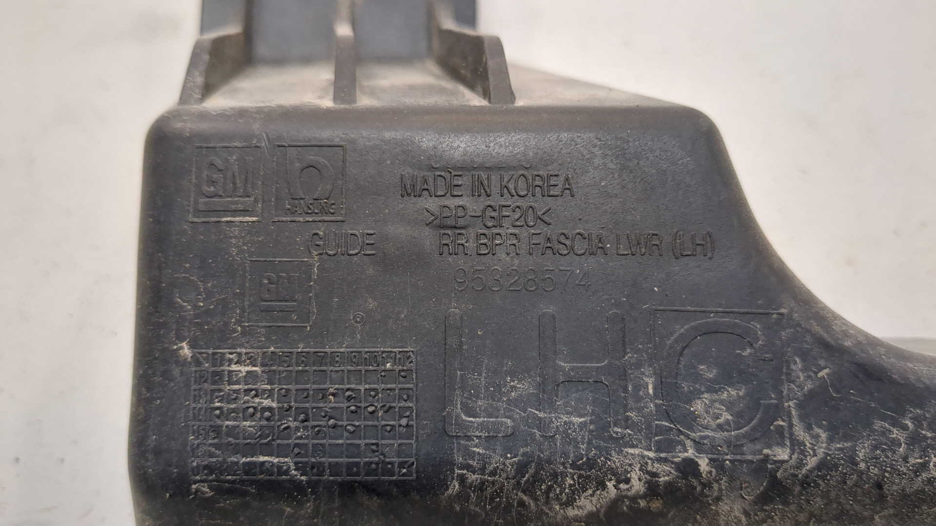 Кронштейн заднего бампера левый