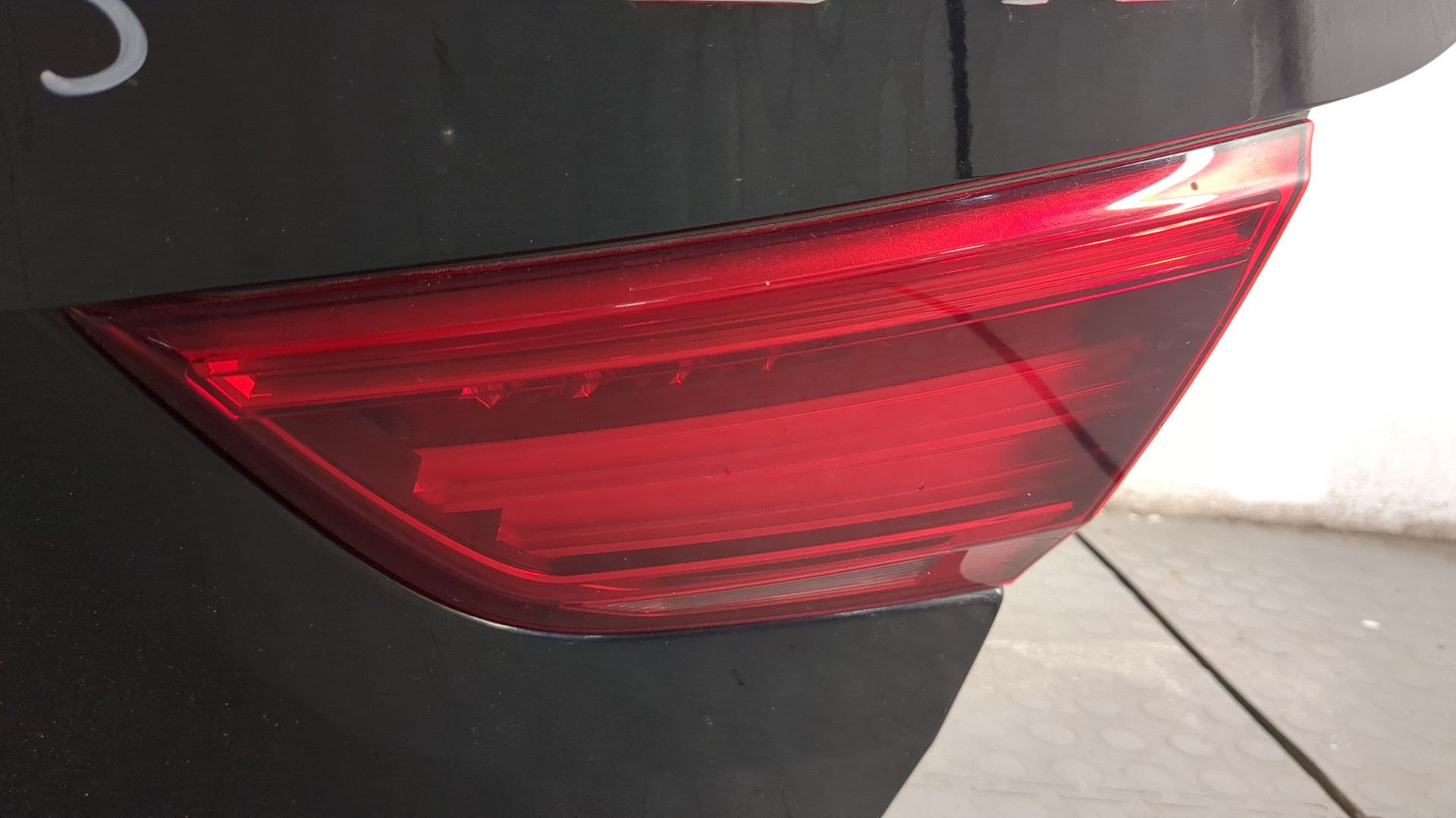 Дверь багажника