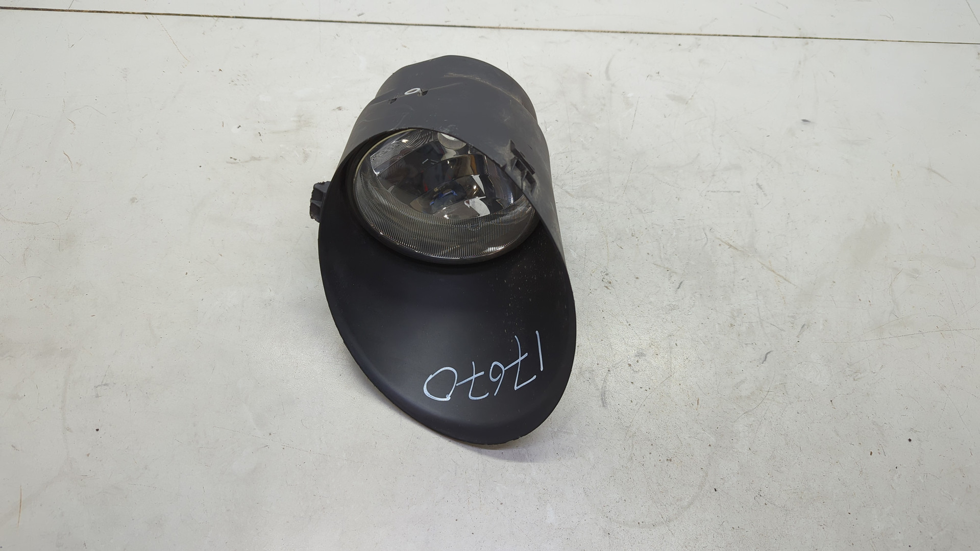 Фара противотуманная правая