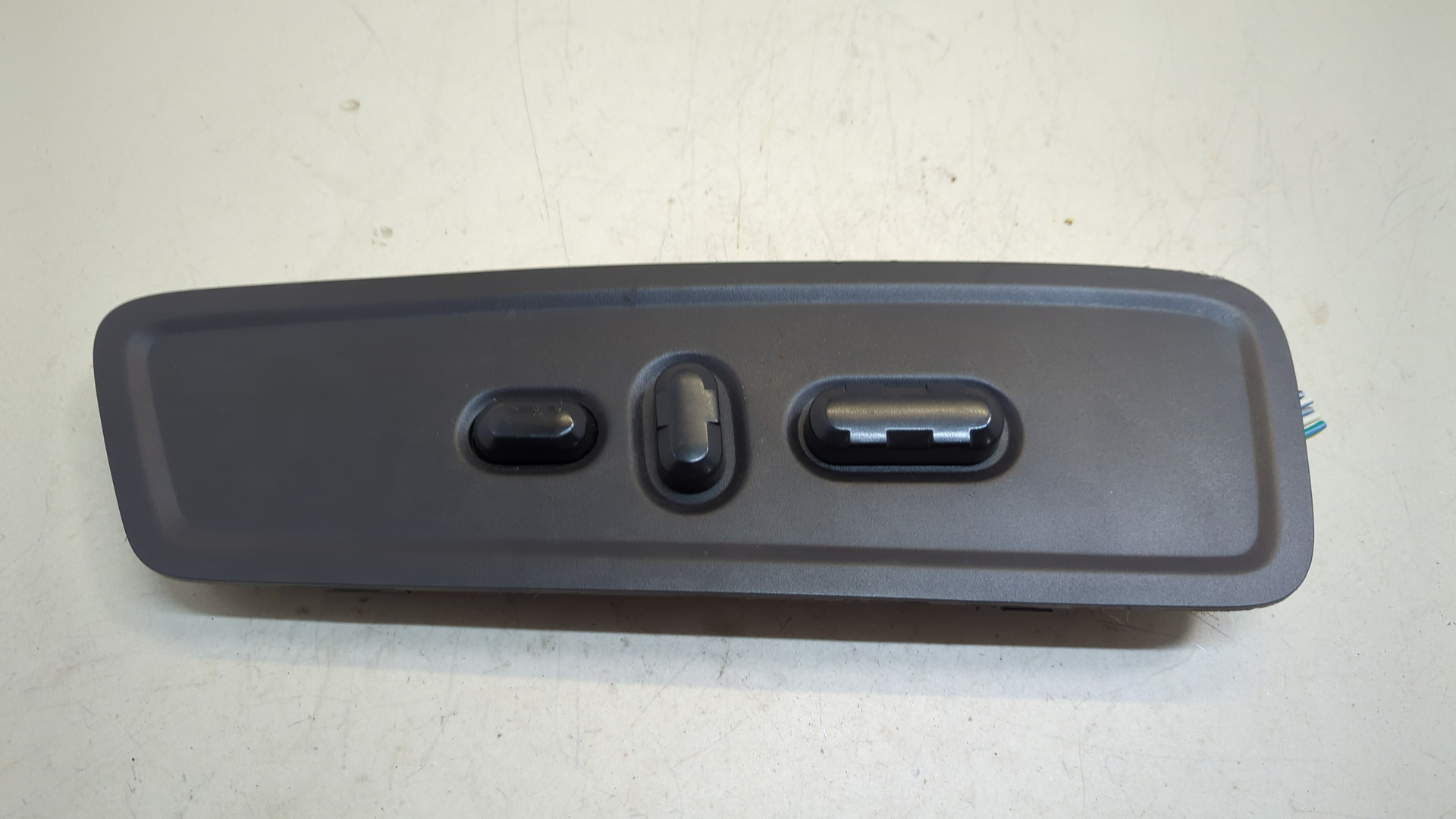 Кнопка регулировки сидения