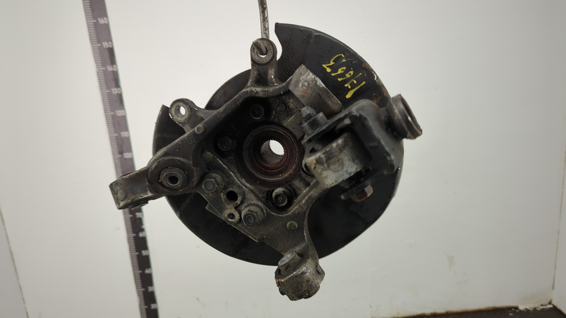 Кулак поворотный задний правый