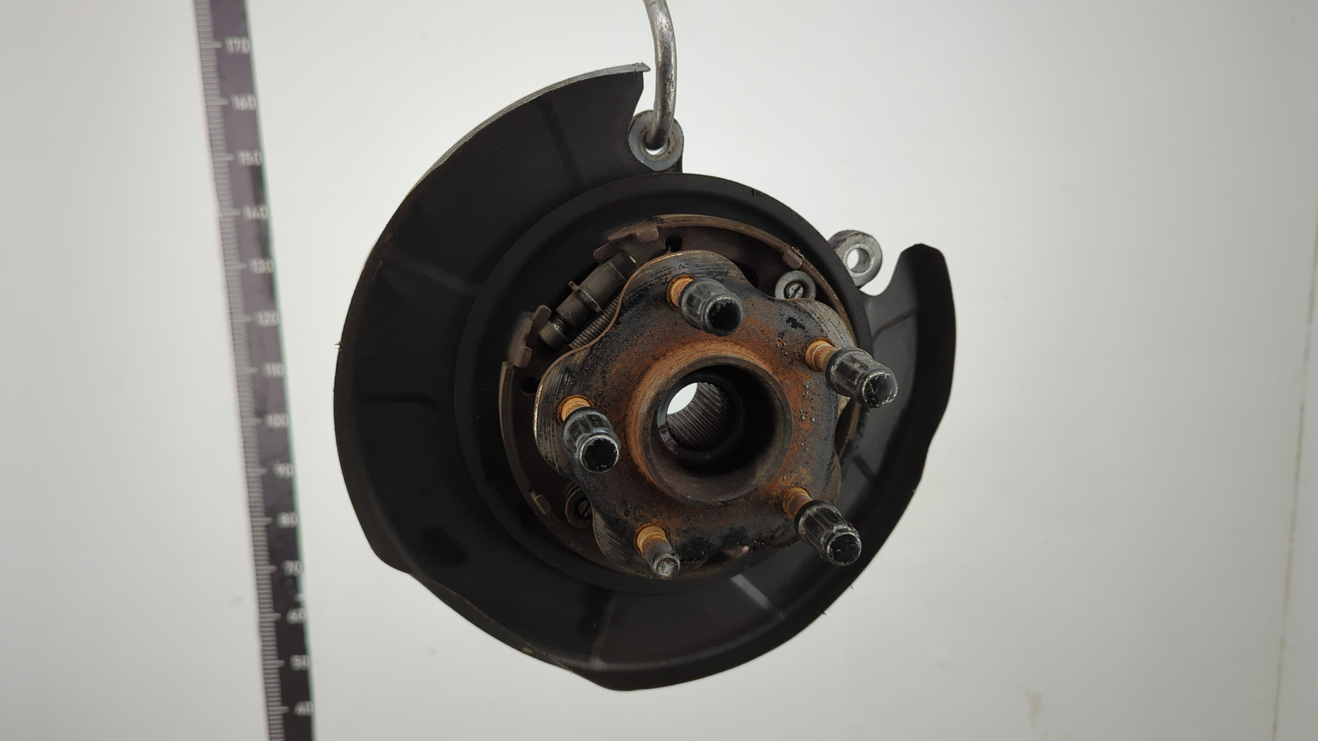 Кулак поворотный задний правый