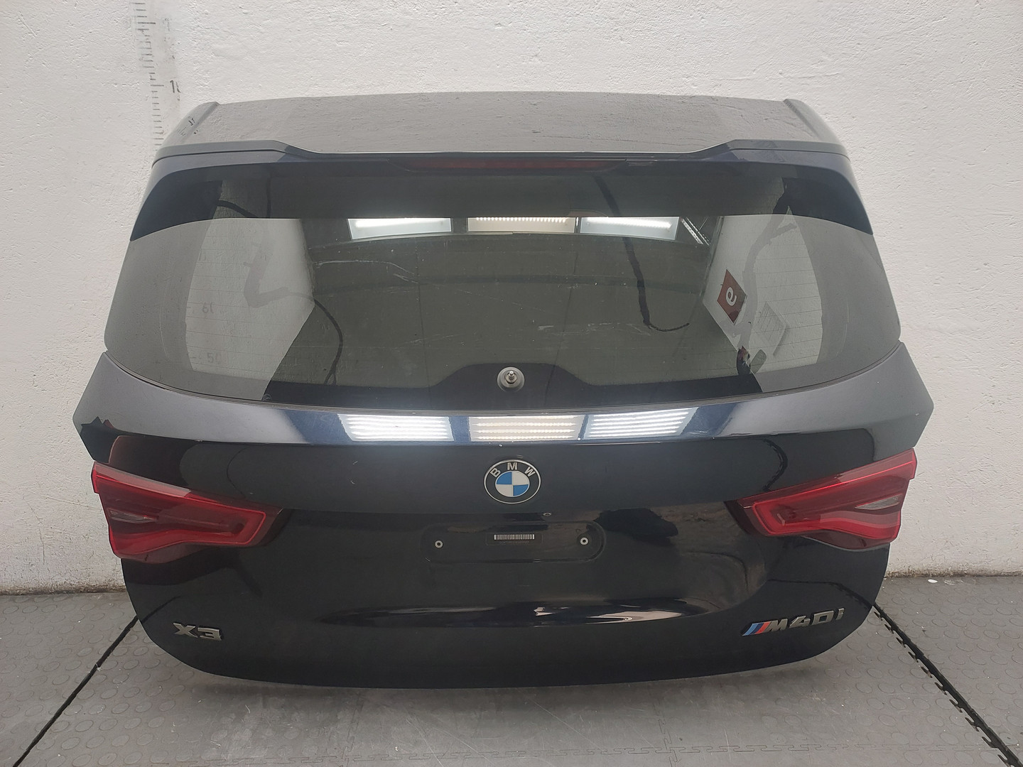 Дверь багажника