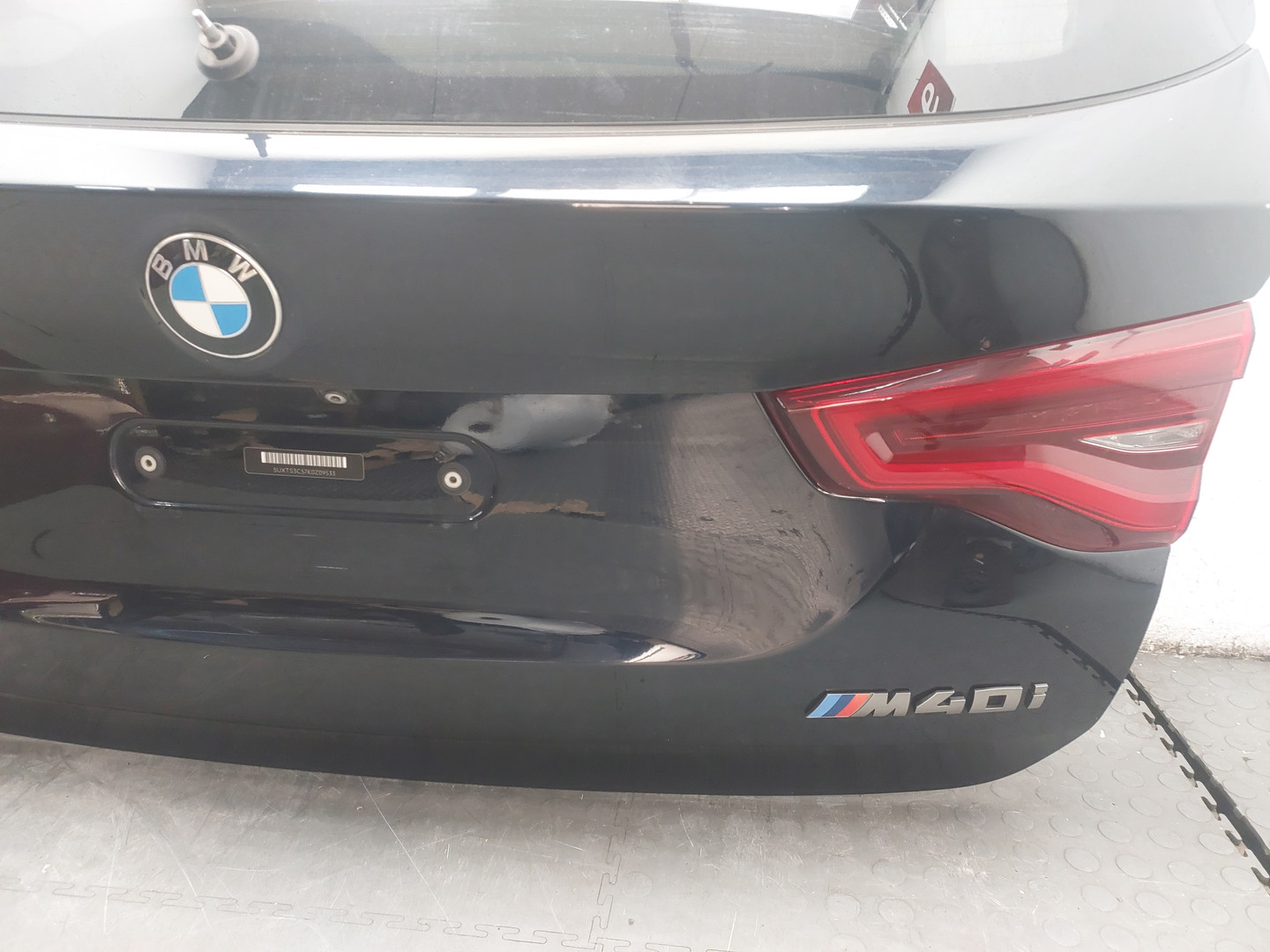 Дверь багажника