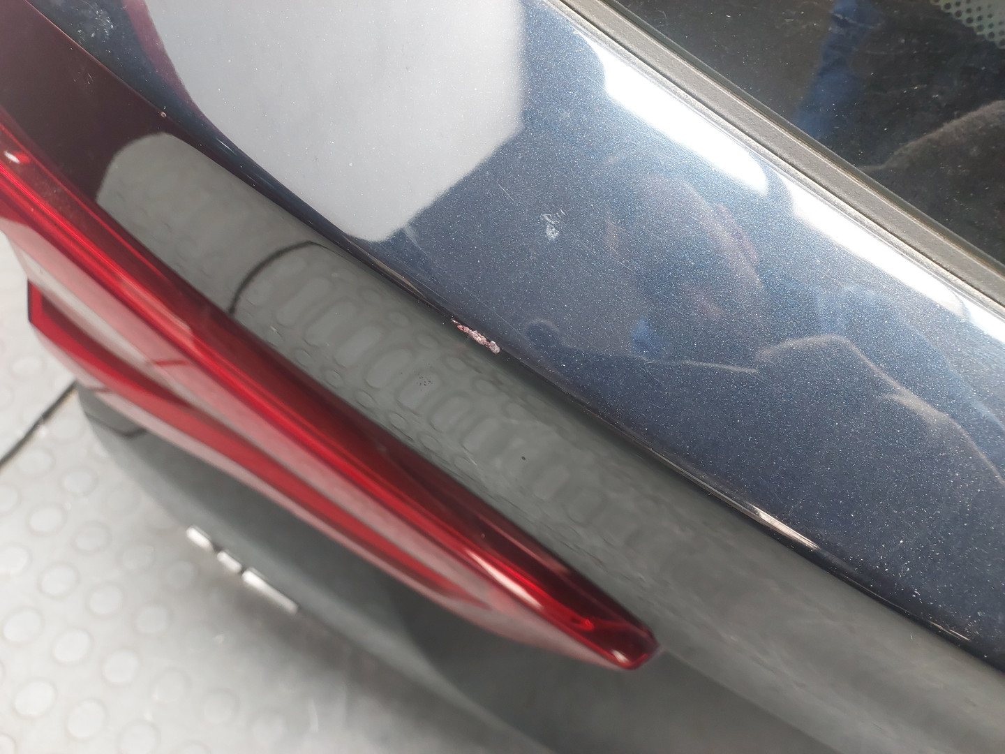 Дверь багажника