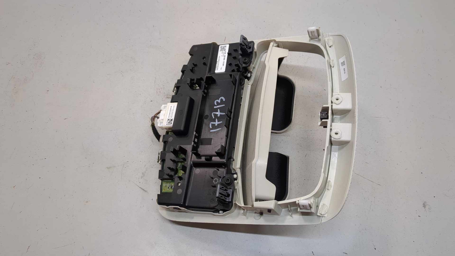 Плафон салонный