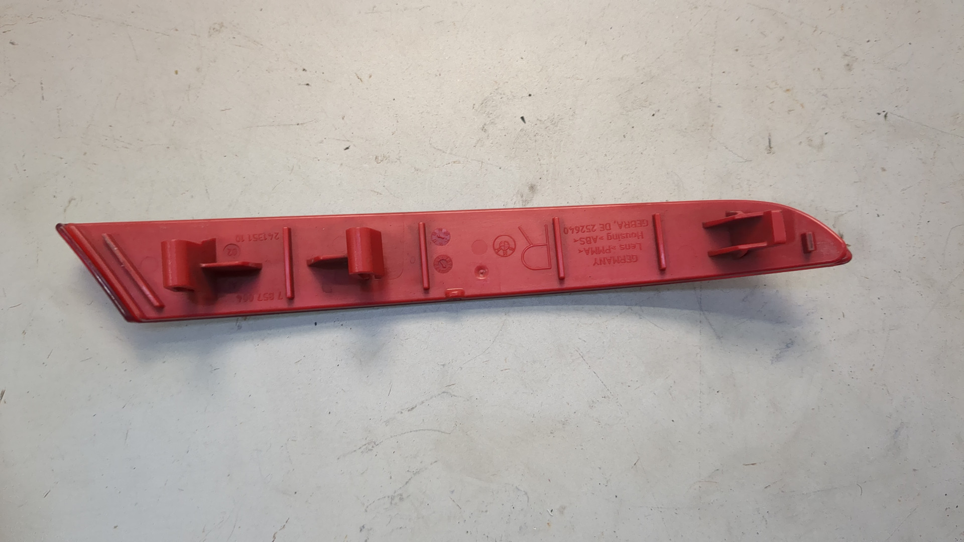 Отражатель в бампер задний правый